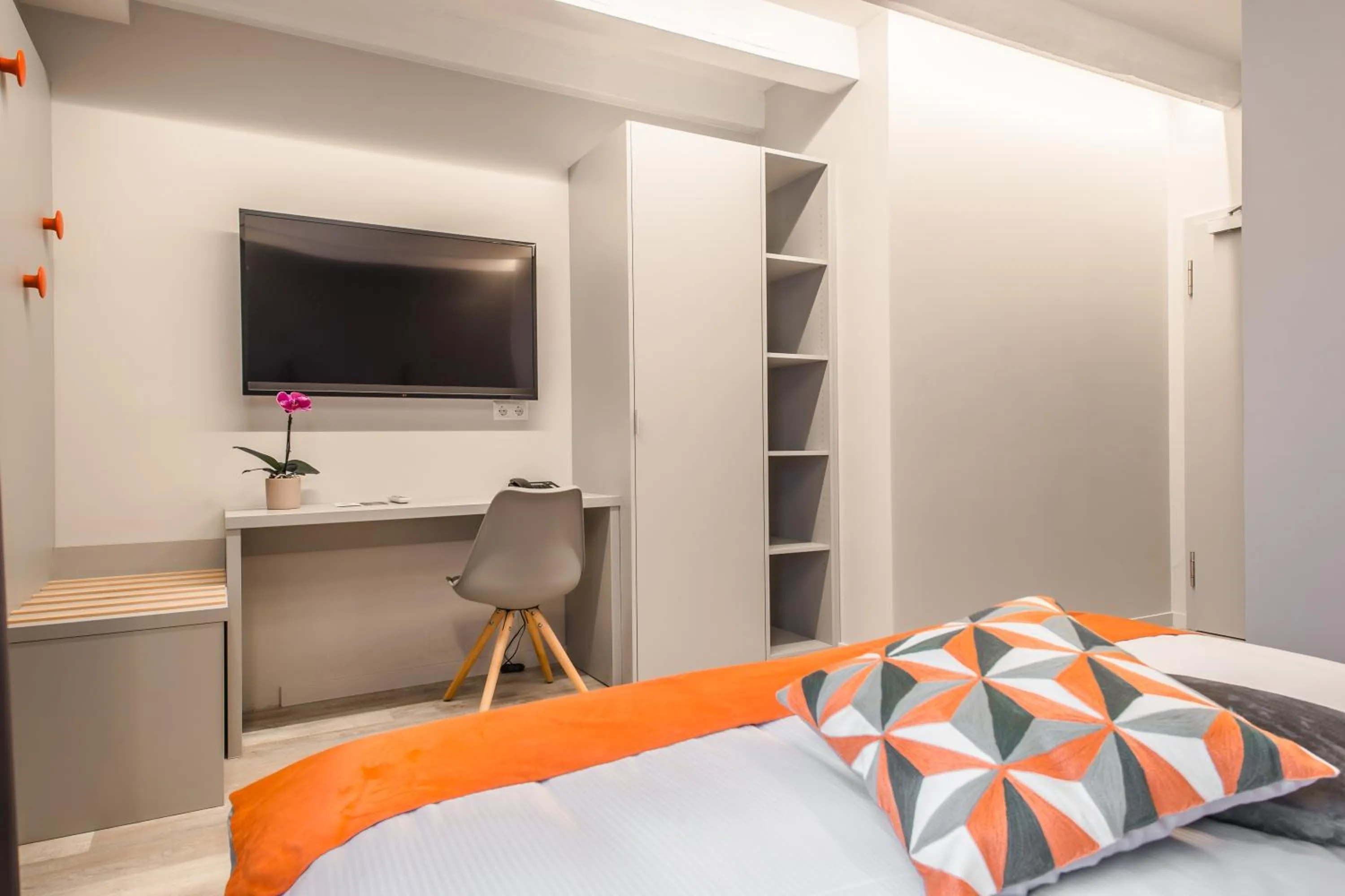 Photo of the whole room, Bed in Mandarina Hotel Luxembourg Strassen