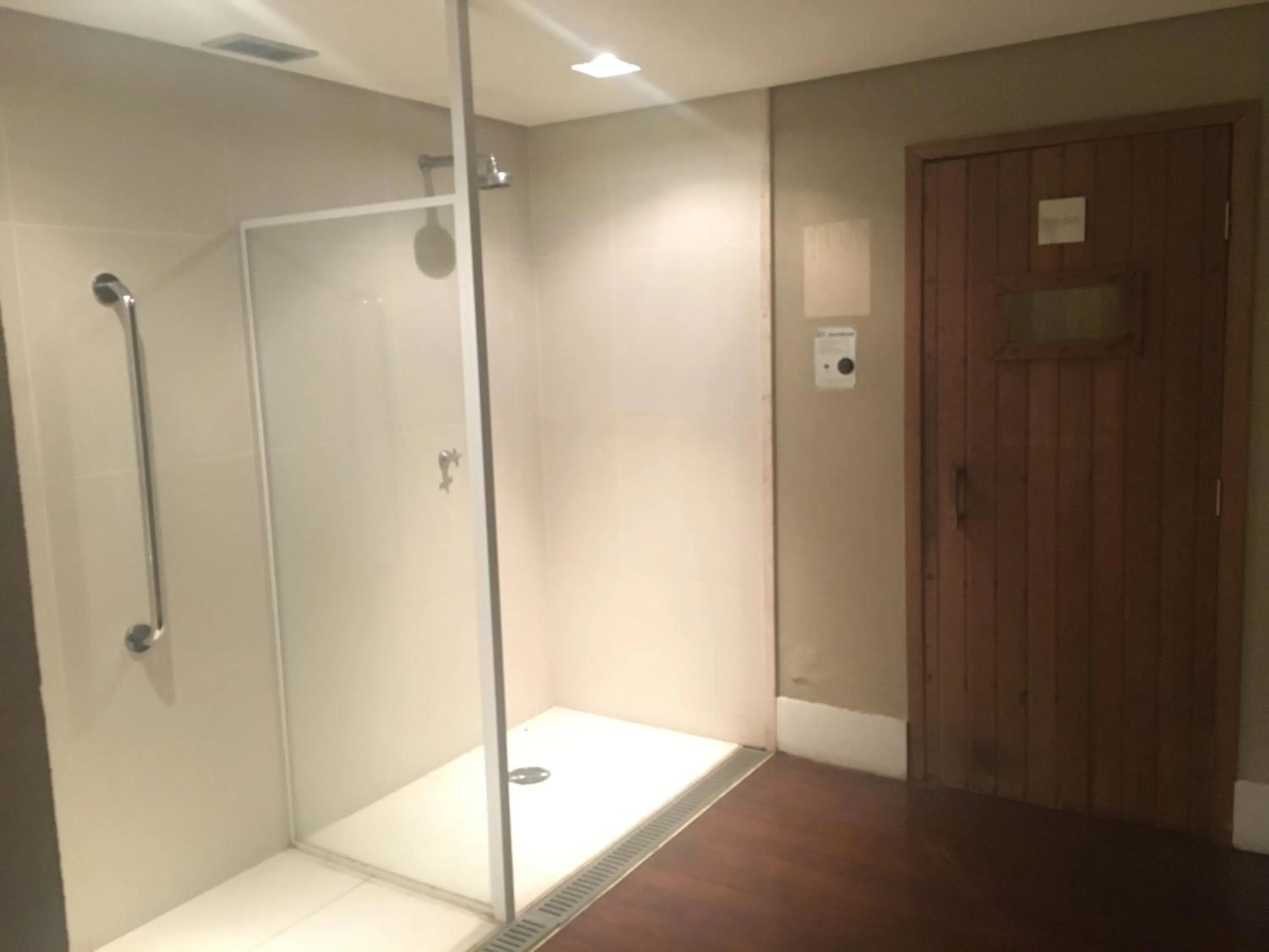 Shower in Menara - Perto do Hospital Albert Einstein e MorumBIS