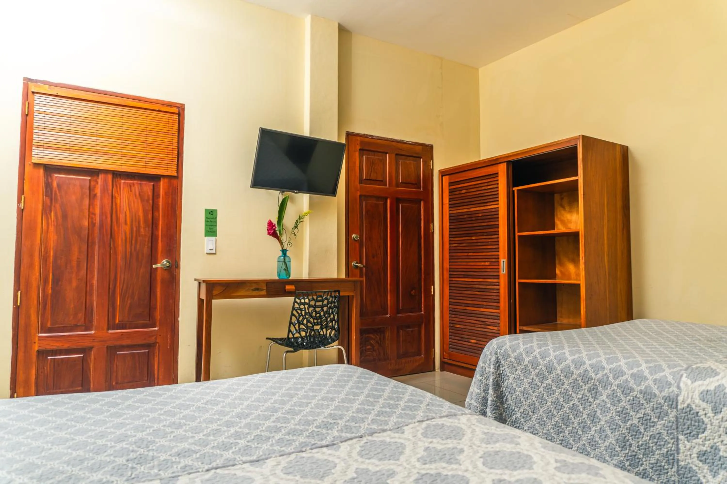 Bathroom, Bed in Hotel Plaza Marbella Granada