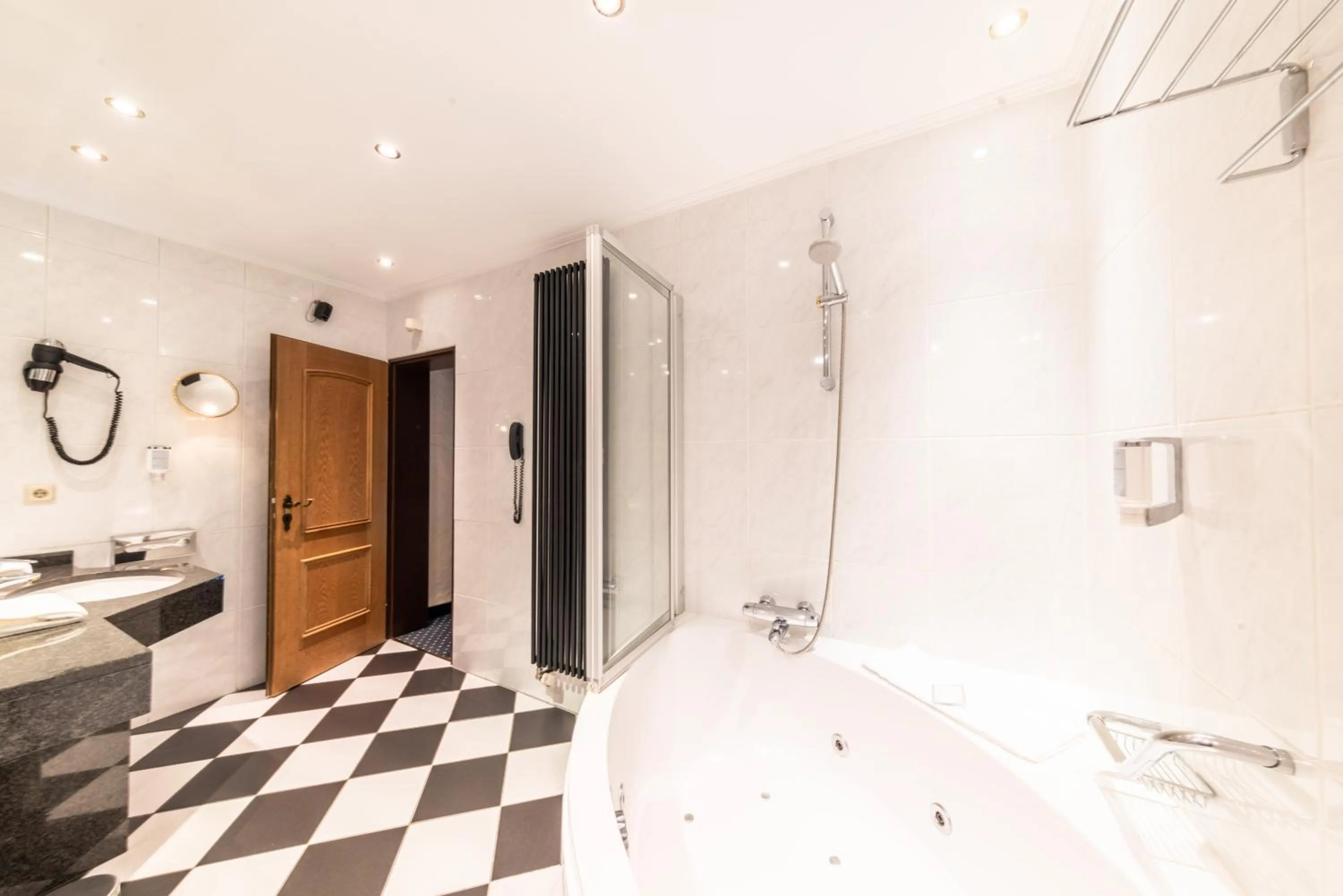 Bathroom, Bed in Koener Hotel & Spa