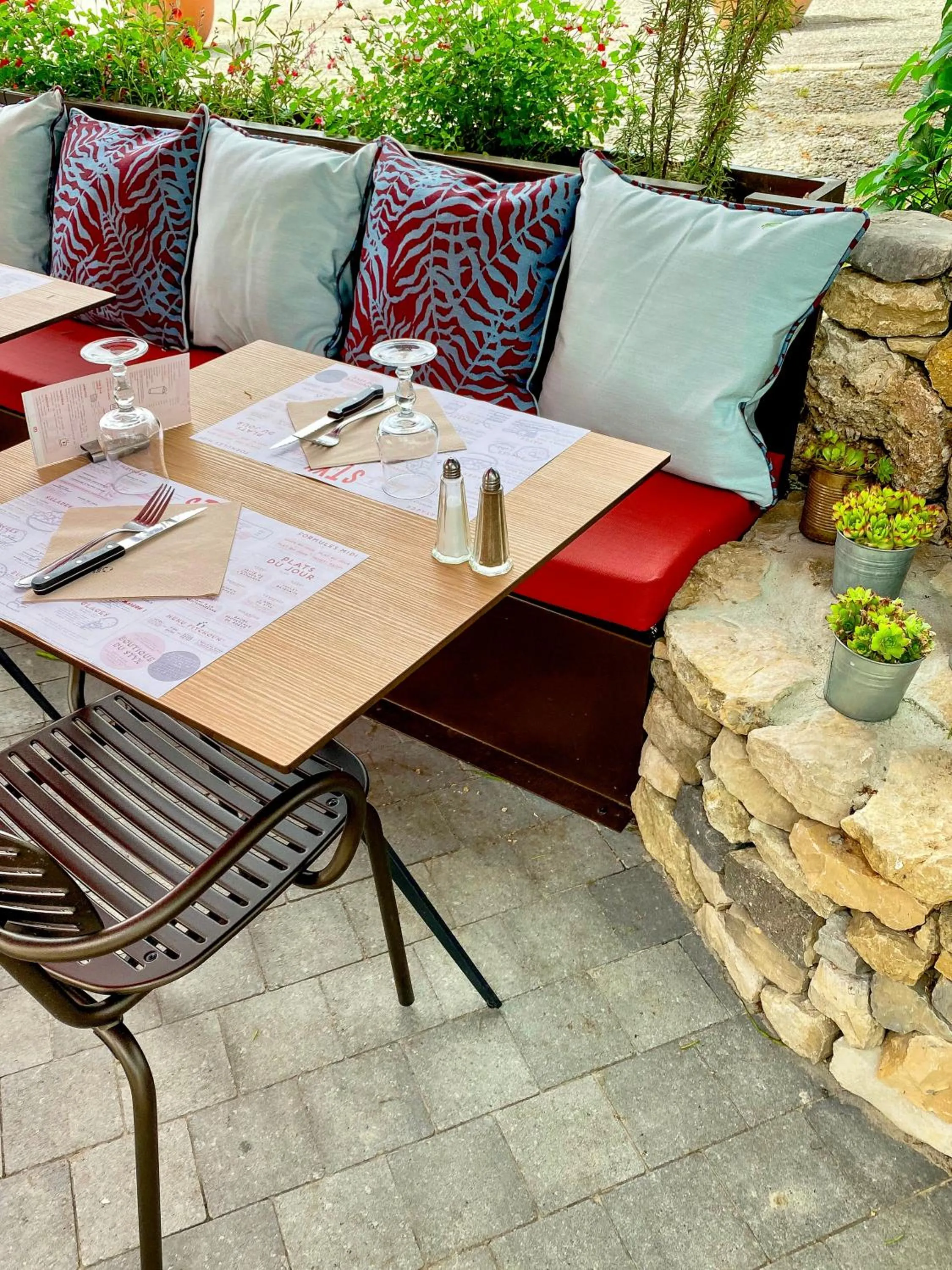 Patio in Hotel Le Provence - Restaurant Le Styx