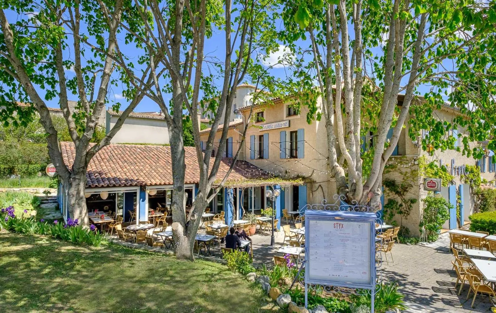 Property building in Hotel Le Provence - Restaurant Le Styx