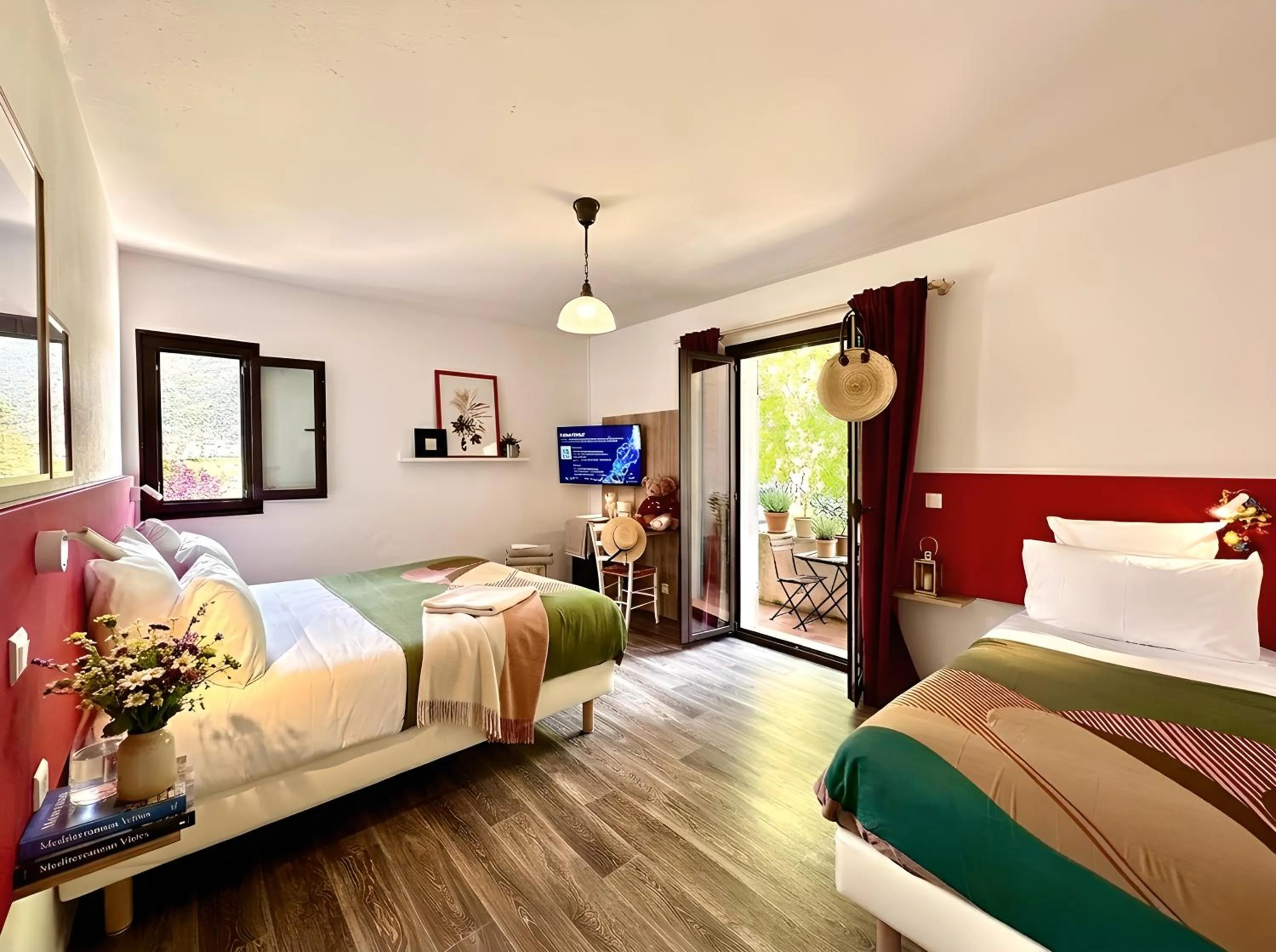 Patio, Bed in Hotel Le Provence - Restaurant Le Styx