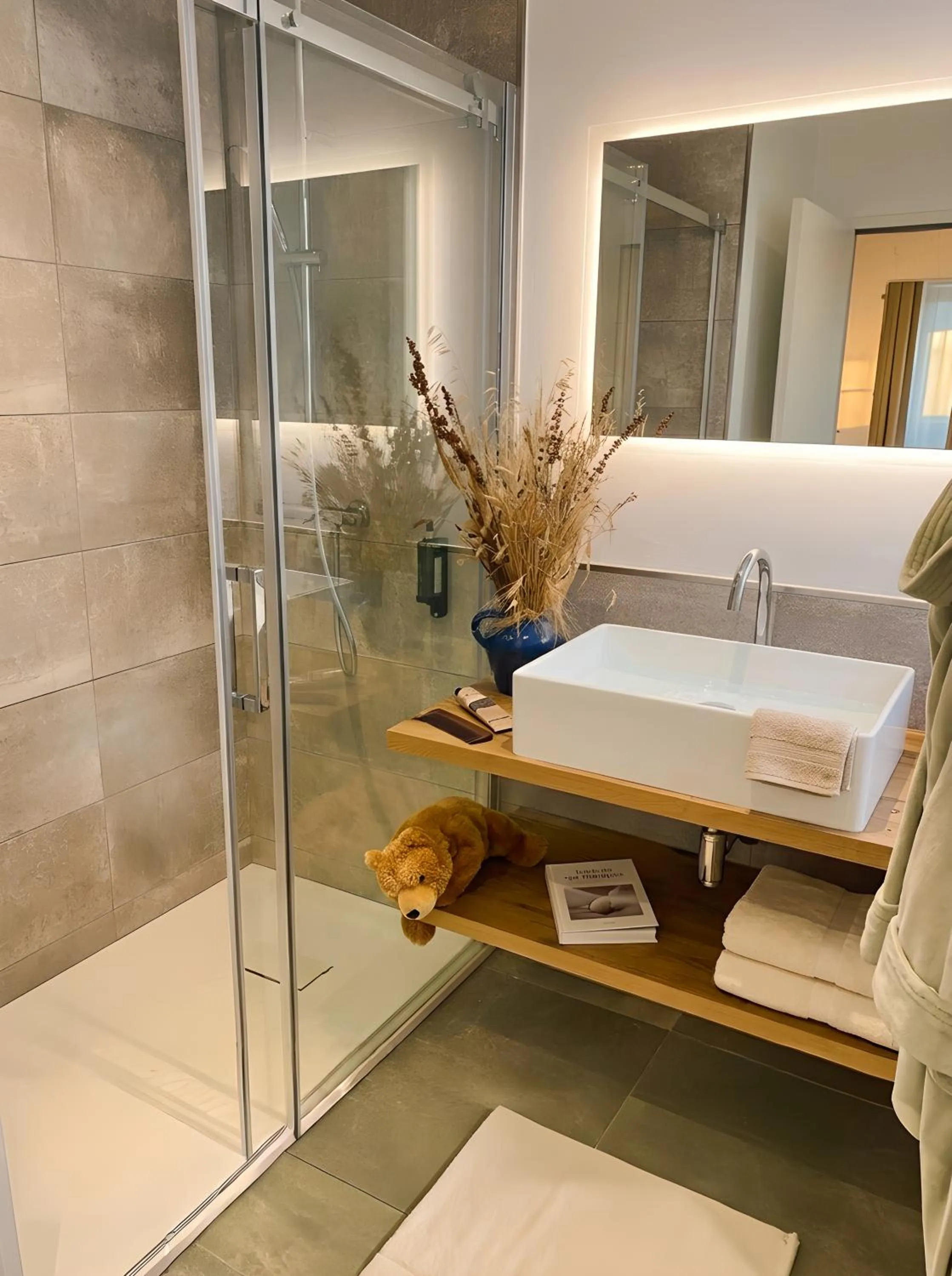 Shower in Hotel Le Provence - Restaurant Le Styx