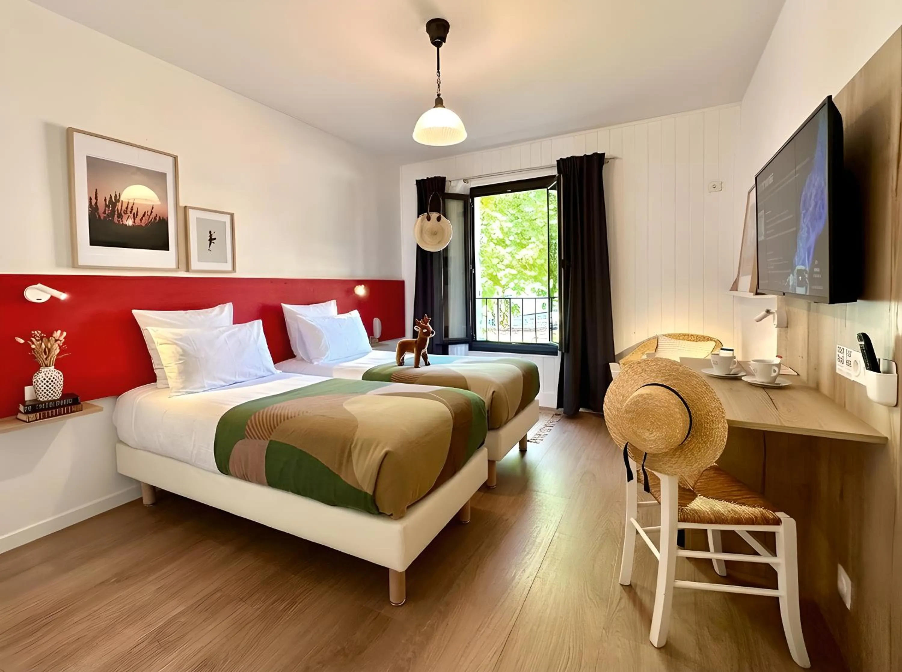 Bed in Hotel Le Provence - Restaurant Le Styx