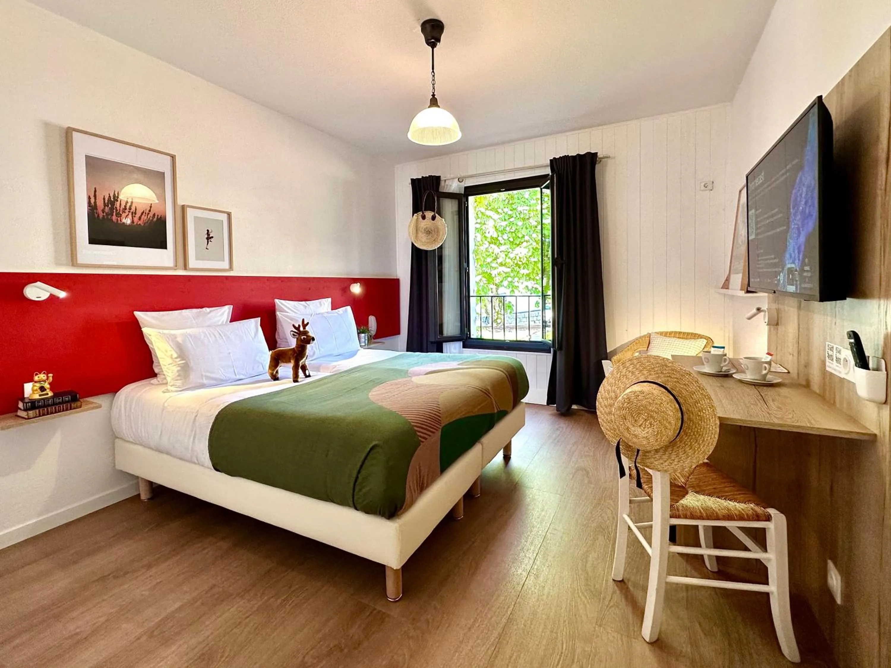 Bedroom, Bed in Hotel Le Provence - Restaurant Le Styx