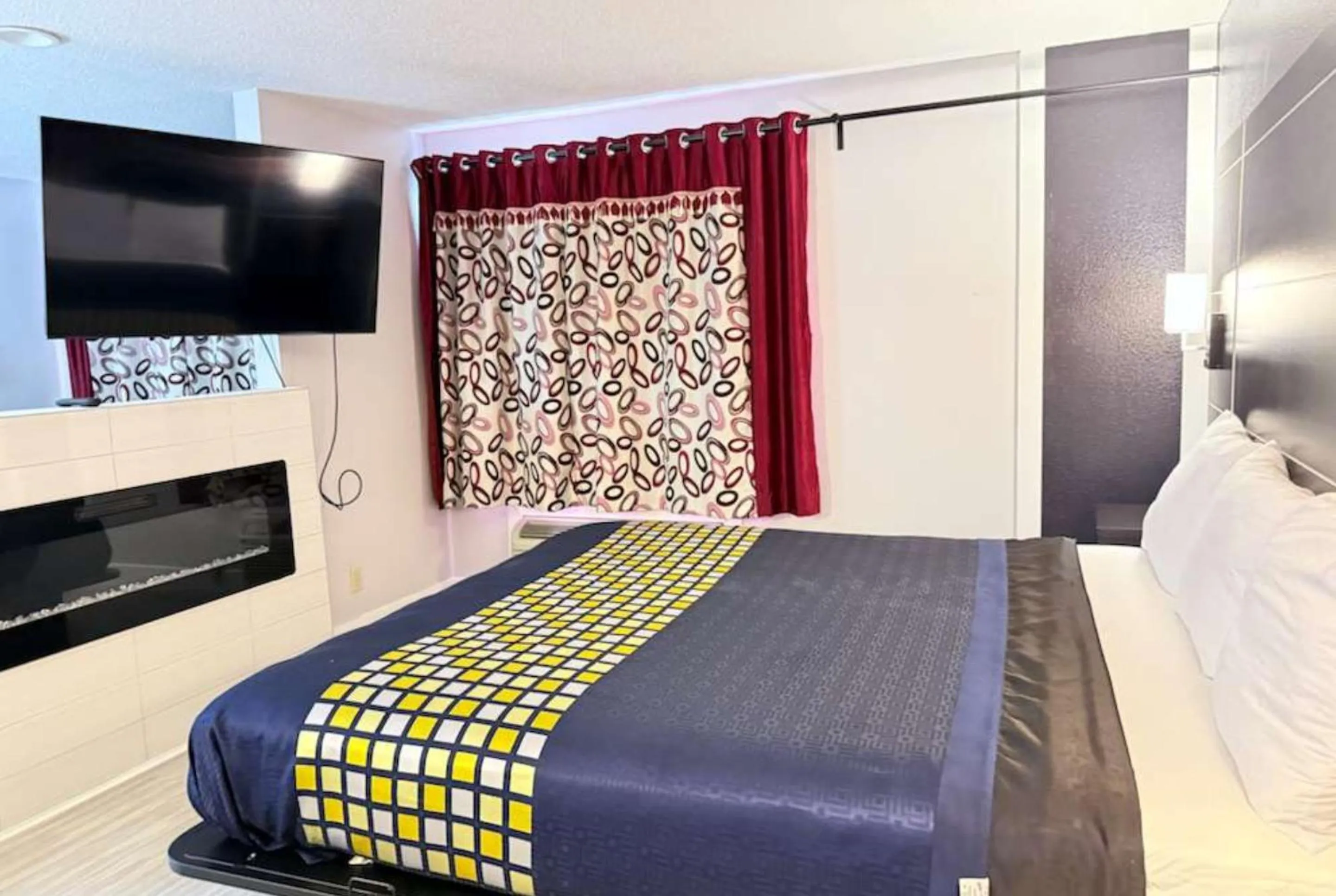 Photo of the whole room, Bed in Coratel Inn & Suites by Jasper Hastings