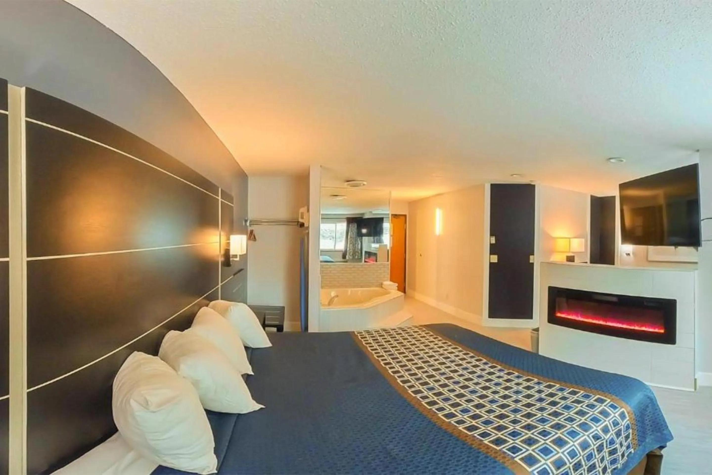 Bedroom, Bed in Coratel Inn & Suites by Jasper Hastings