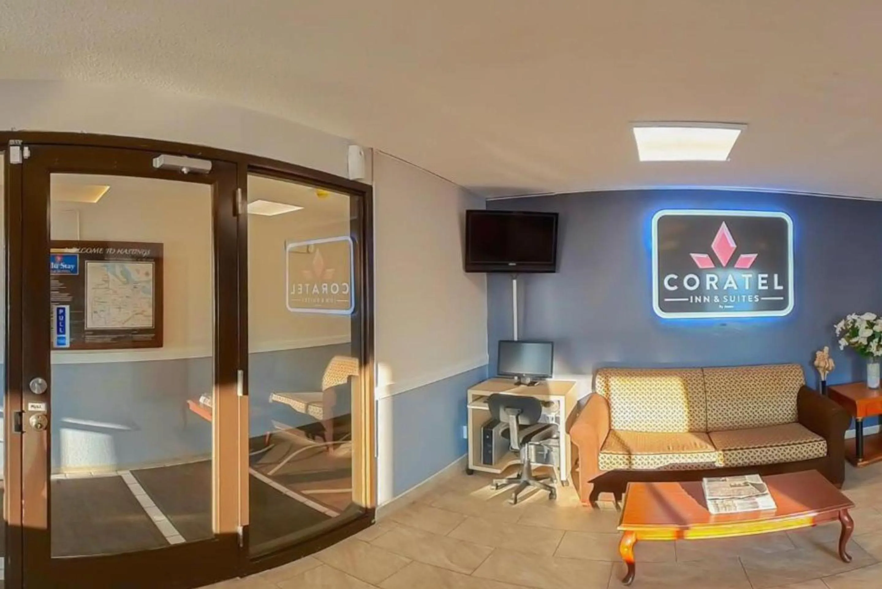 Lobby or reception in Coratel Inn & Suites by Jasper Hastings