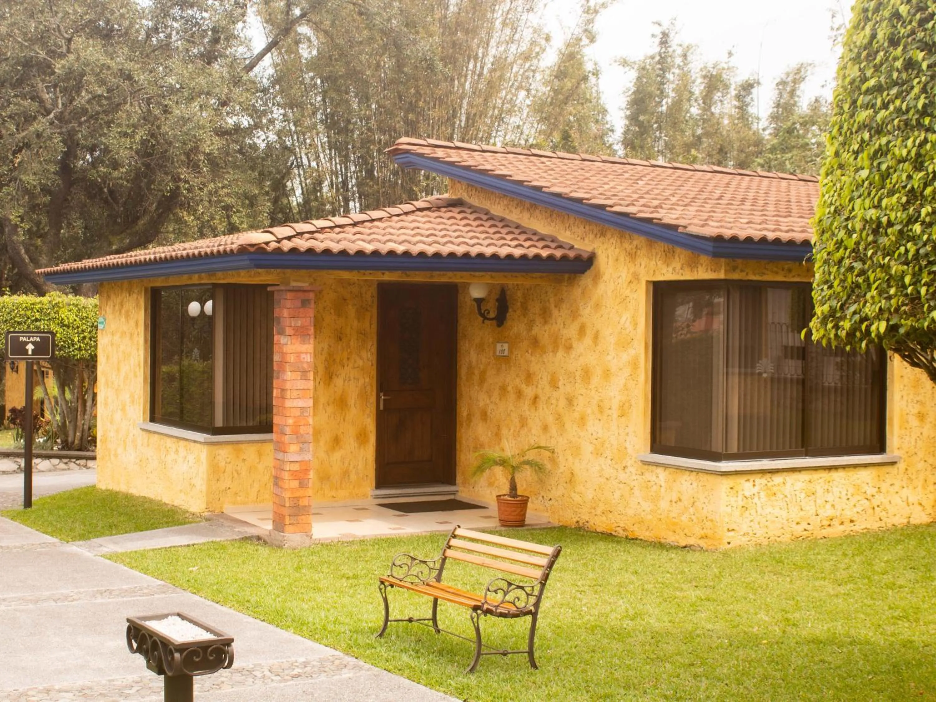 Garden view in Villas Layfer, Córdoba, Veracruz, Mexico