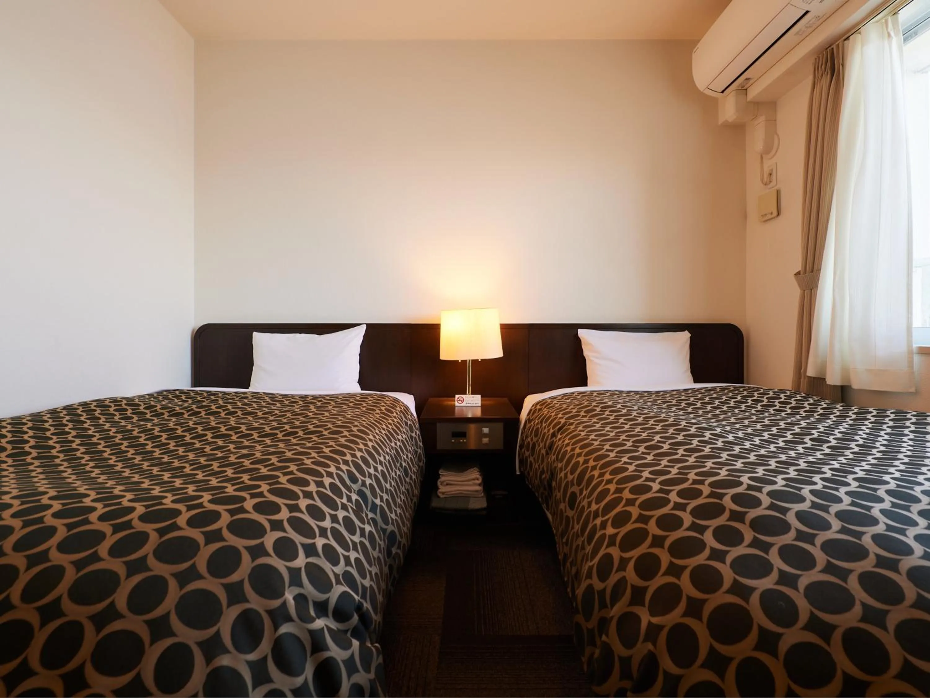 Photo of the whole room, Bed in Wind City Hotel