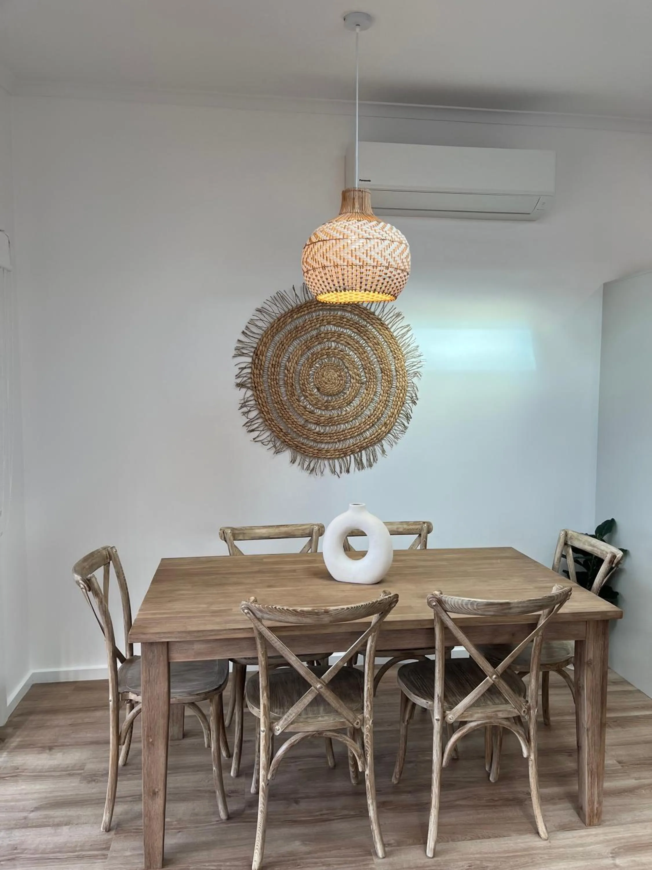 Dining area in BIG4 Tasman Holiday Parks - Racecourse Beach