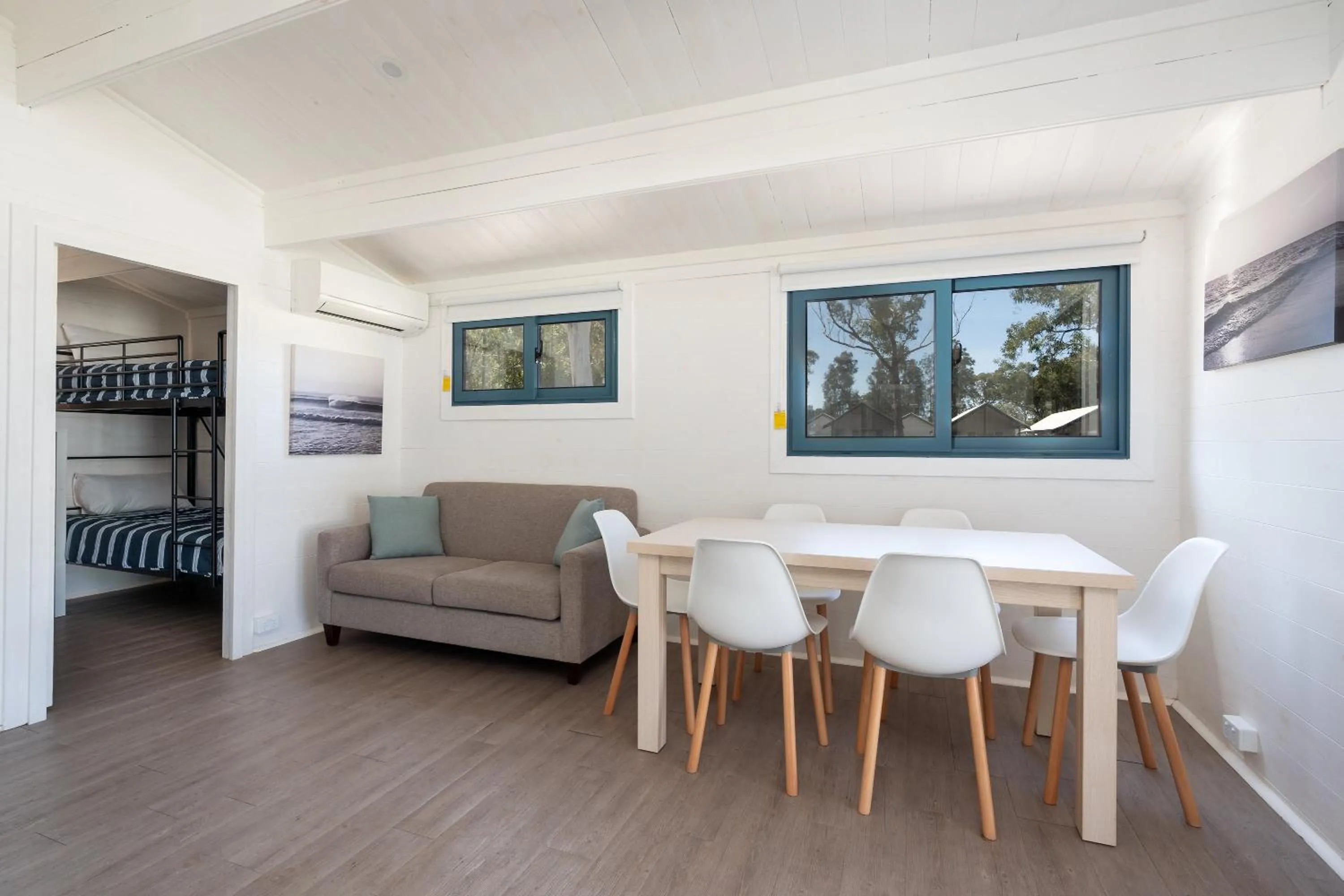 Living room, Bed in BIG4 Tasman Holiday Parks - Racecourse Beach