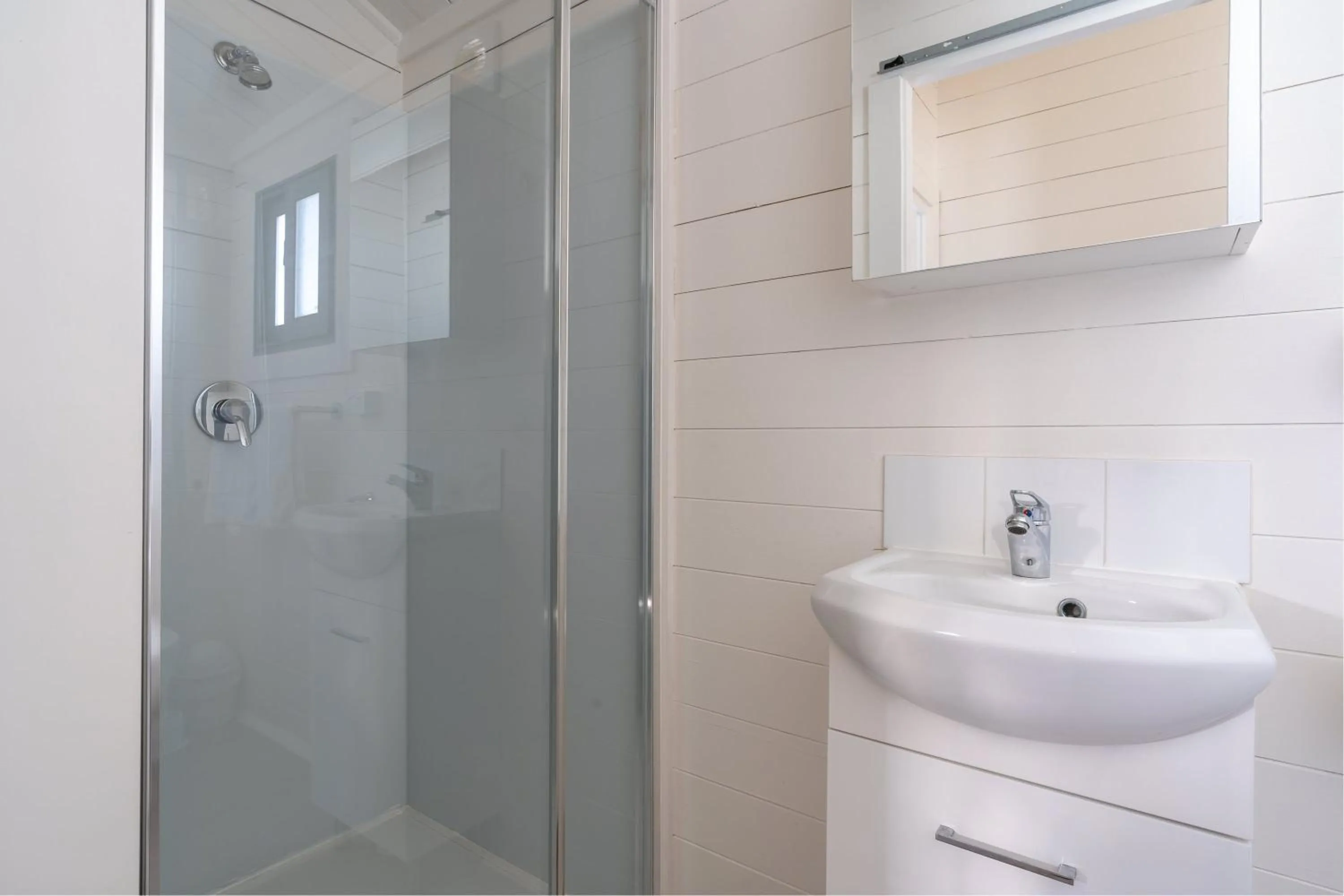 Shower in BIG4 Tasman Holiday Parks - Racecourse Beach