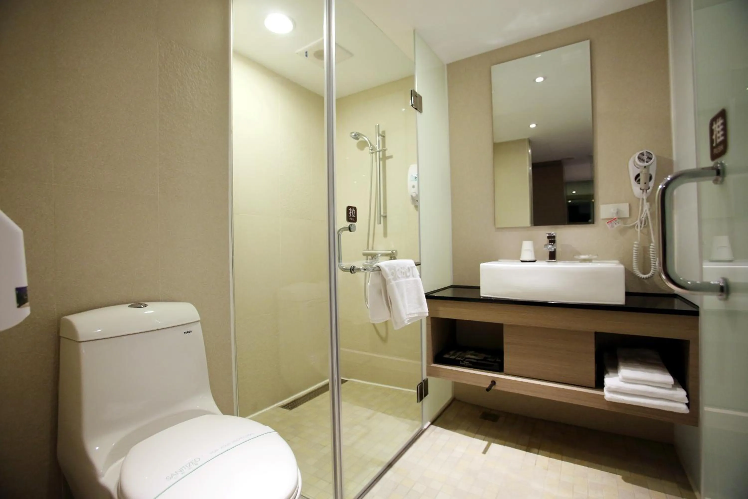 Shower in Chiayi Look Hotel