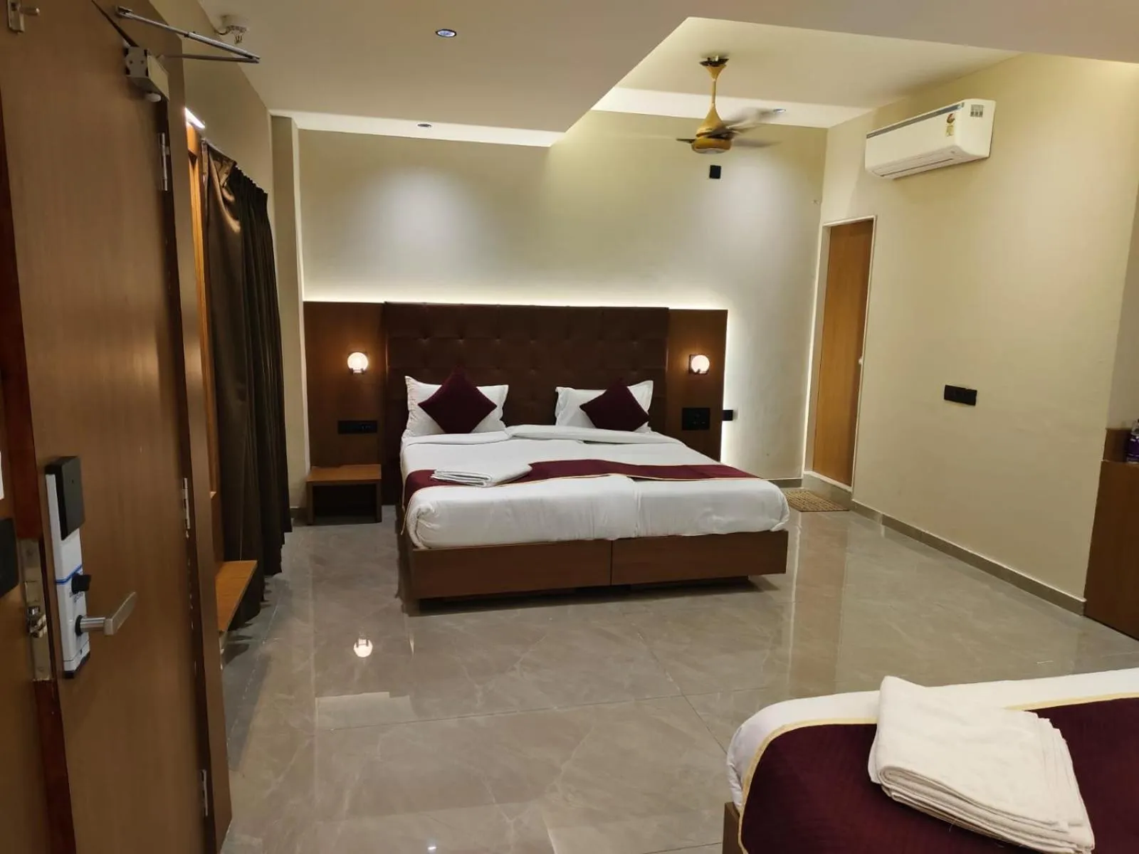 Bed in Goverdhan Greens Resort Dwarka l Hotels In Dwarka
