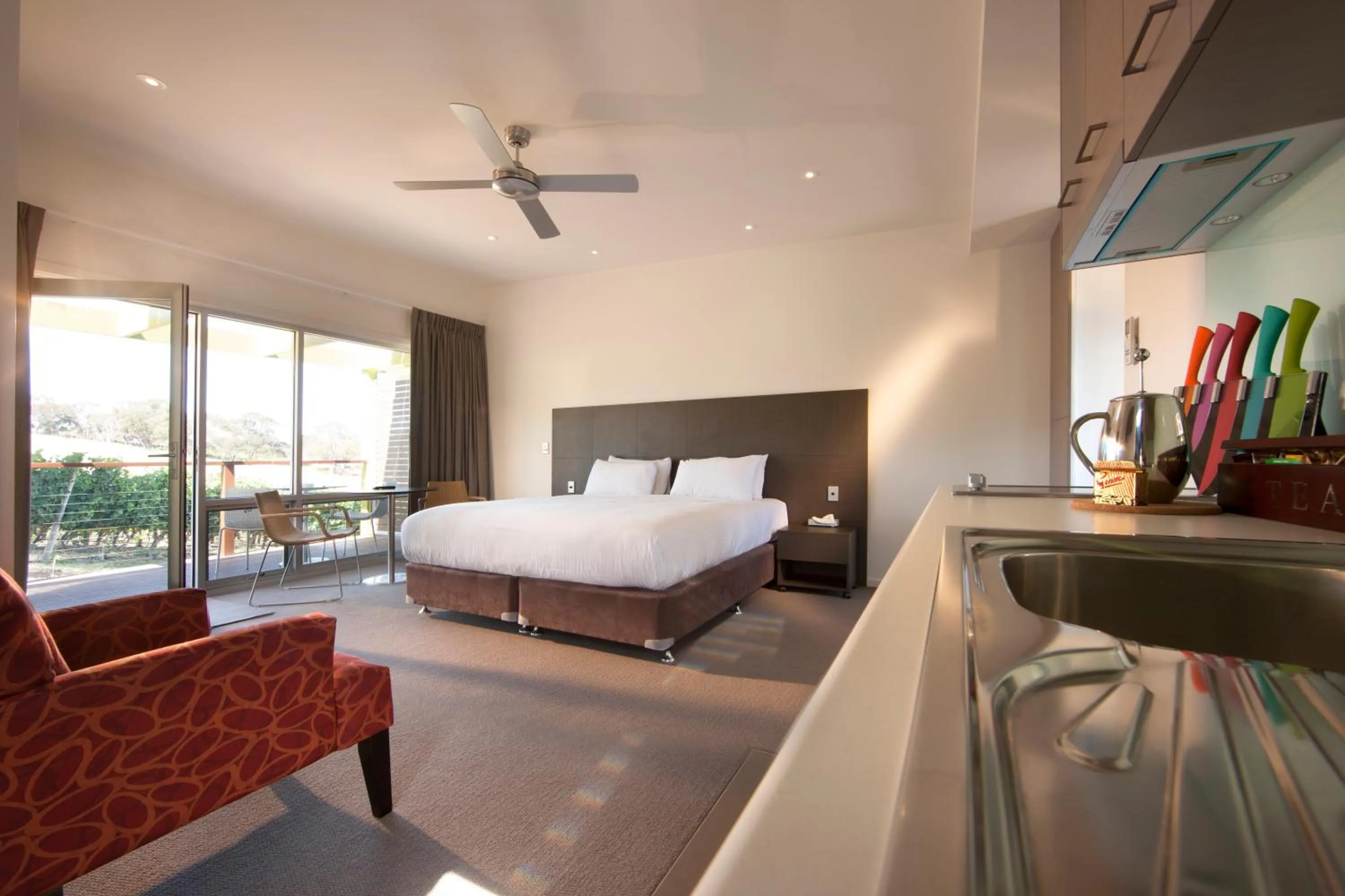 Bedroom, Bed in Longview Vineyard