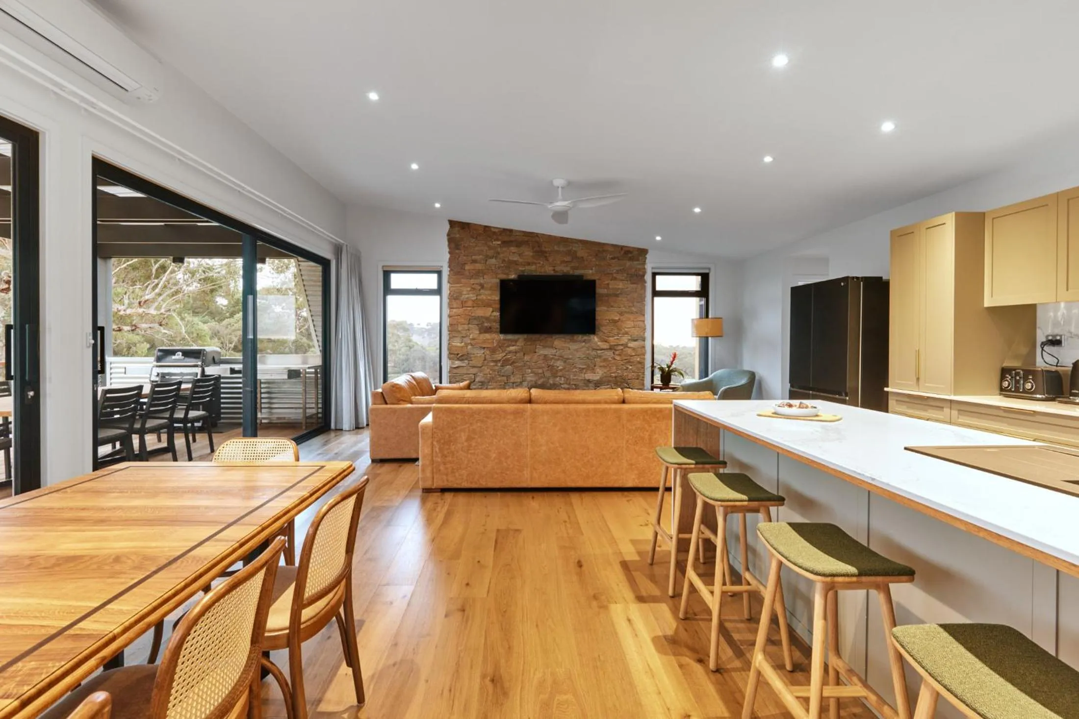 TV and multimedia in Longview Vineyard