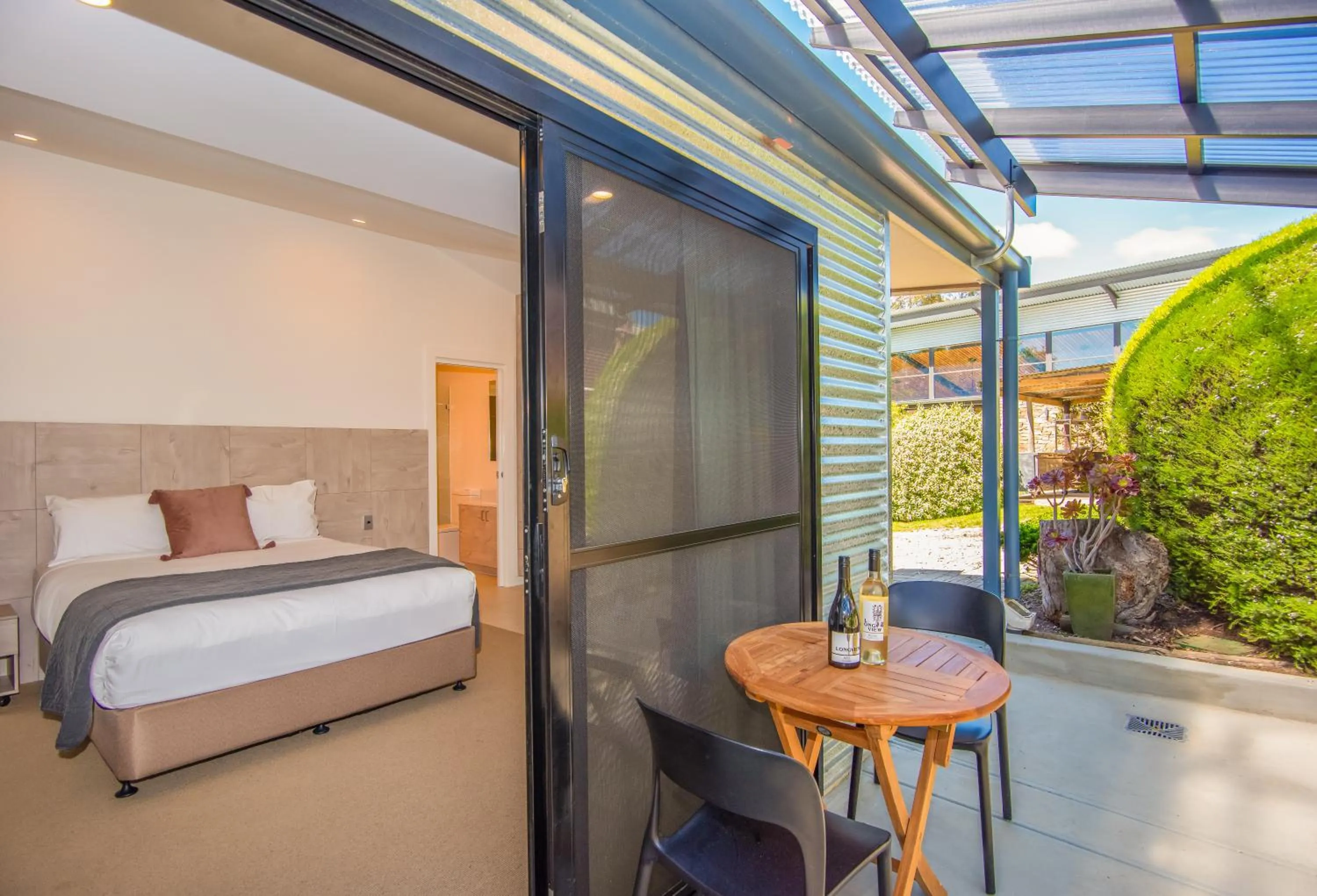 Patio, Bed in Longview Vineyard