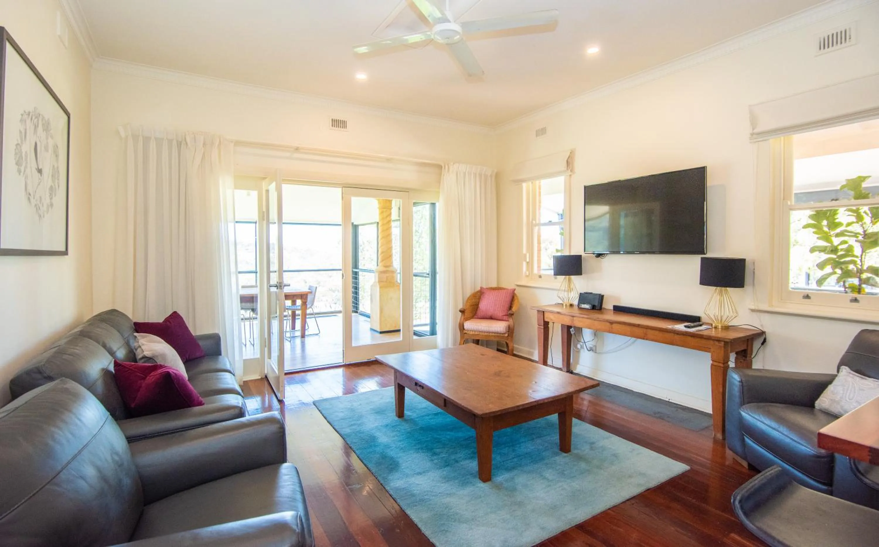 TV and multimedia in Longview Vineyard