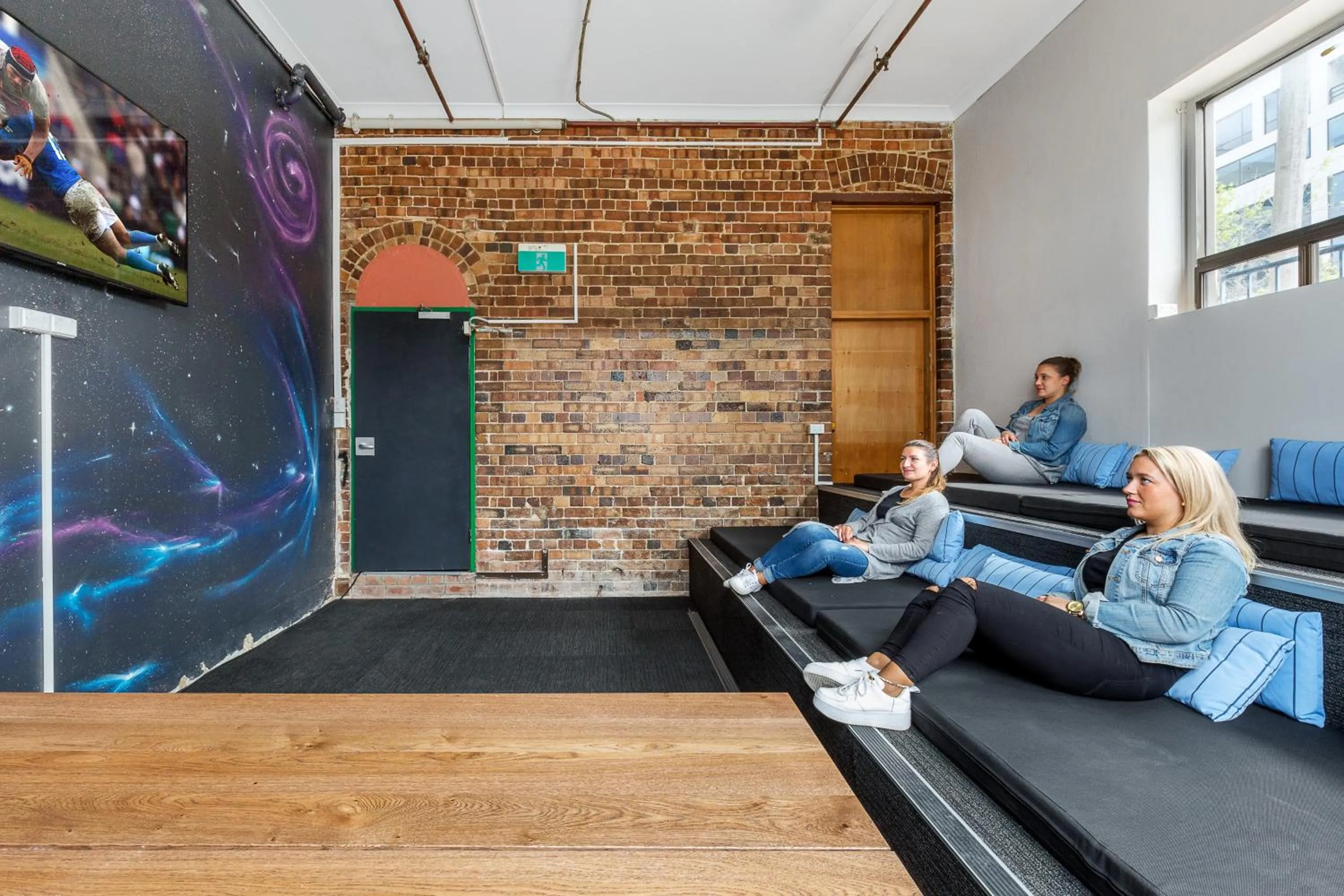 Communal lounge/ TV room in Secret Garden Backpackers, Sydney