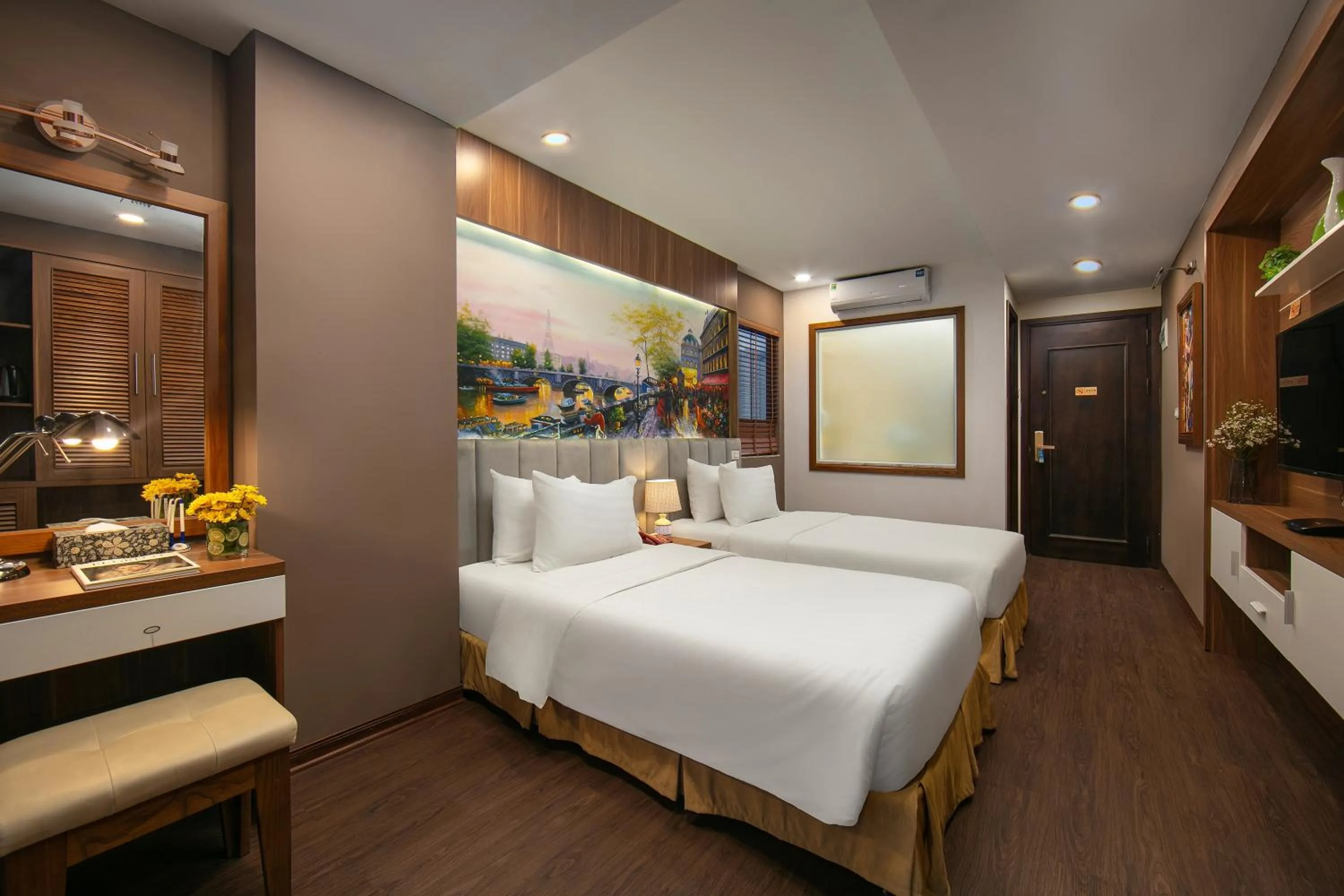 Bed in Brilliant Me Tri Hotel & Spa