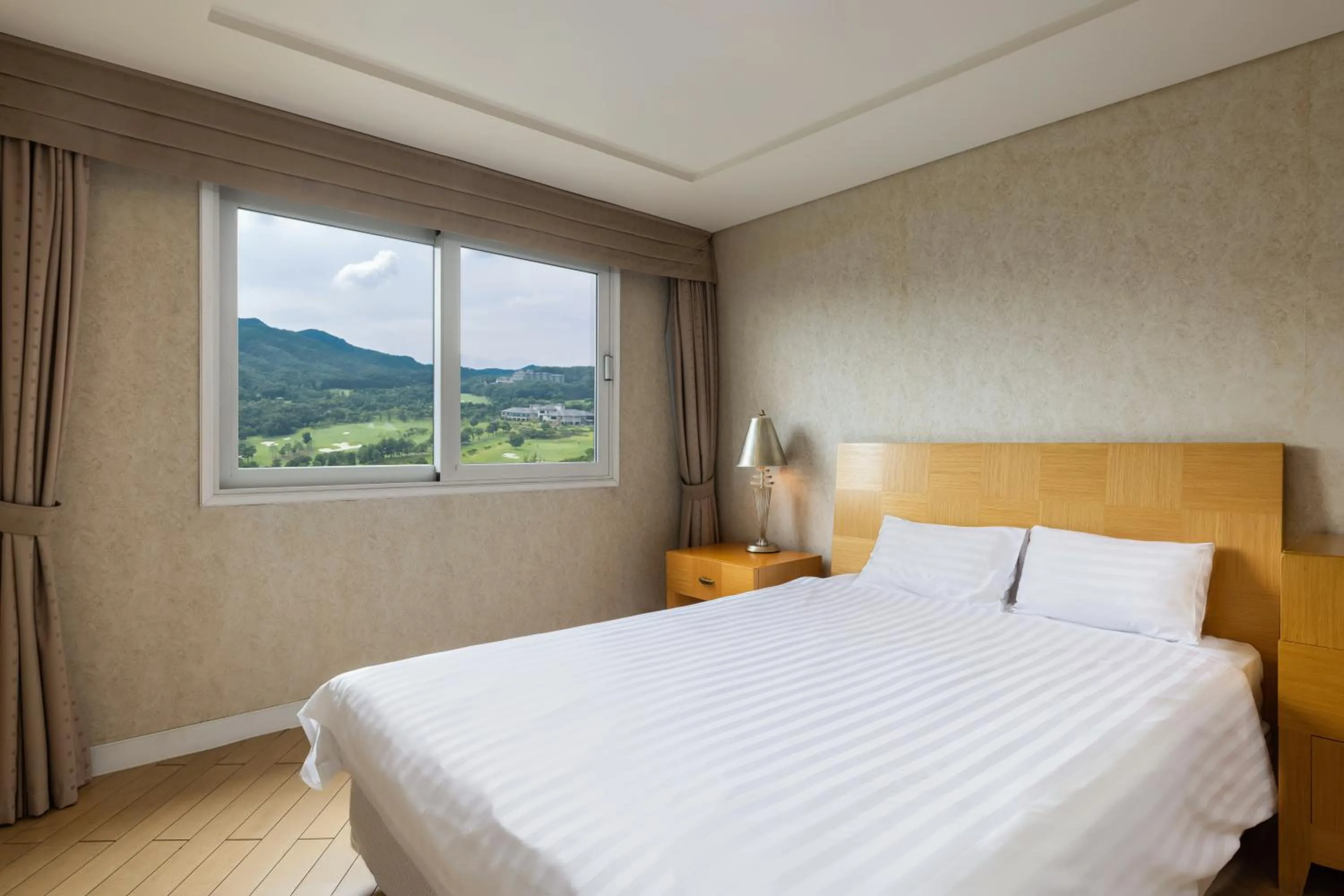 Bed in Oak Valley Resort Valley Village