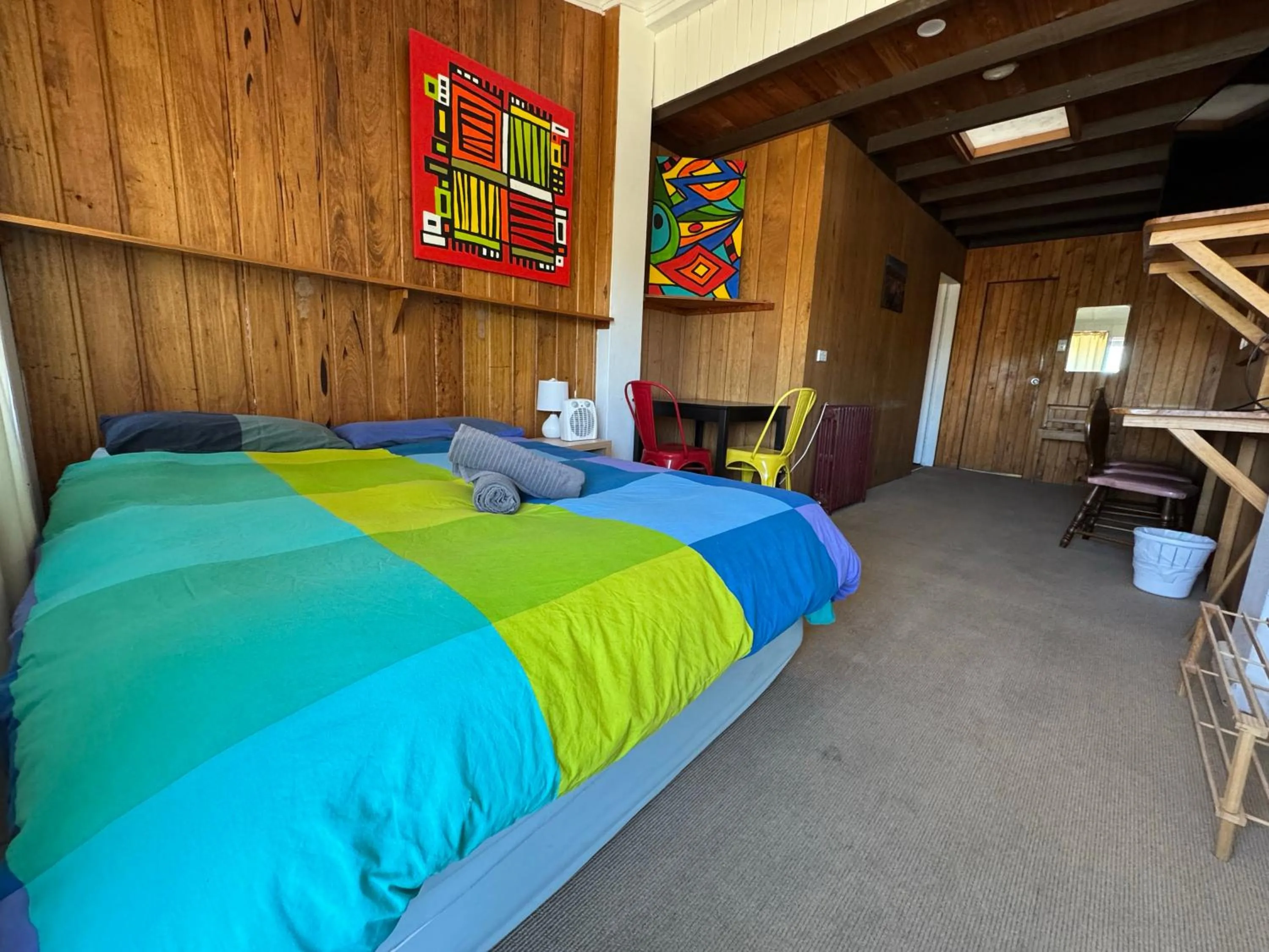 Bed in Bunkhouse Motel Cooma