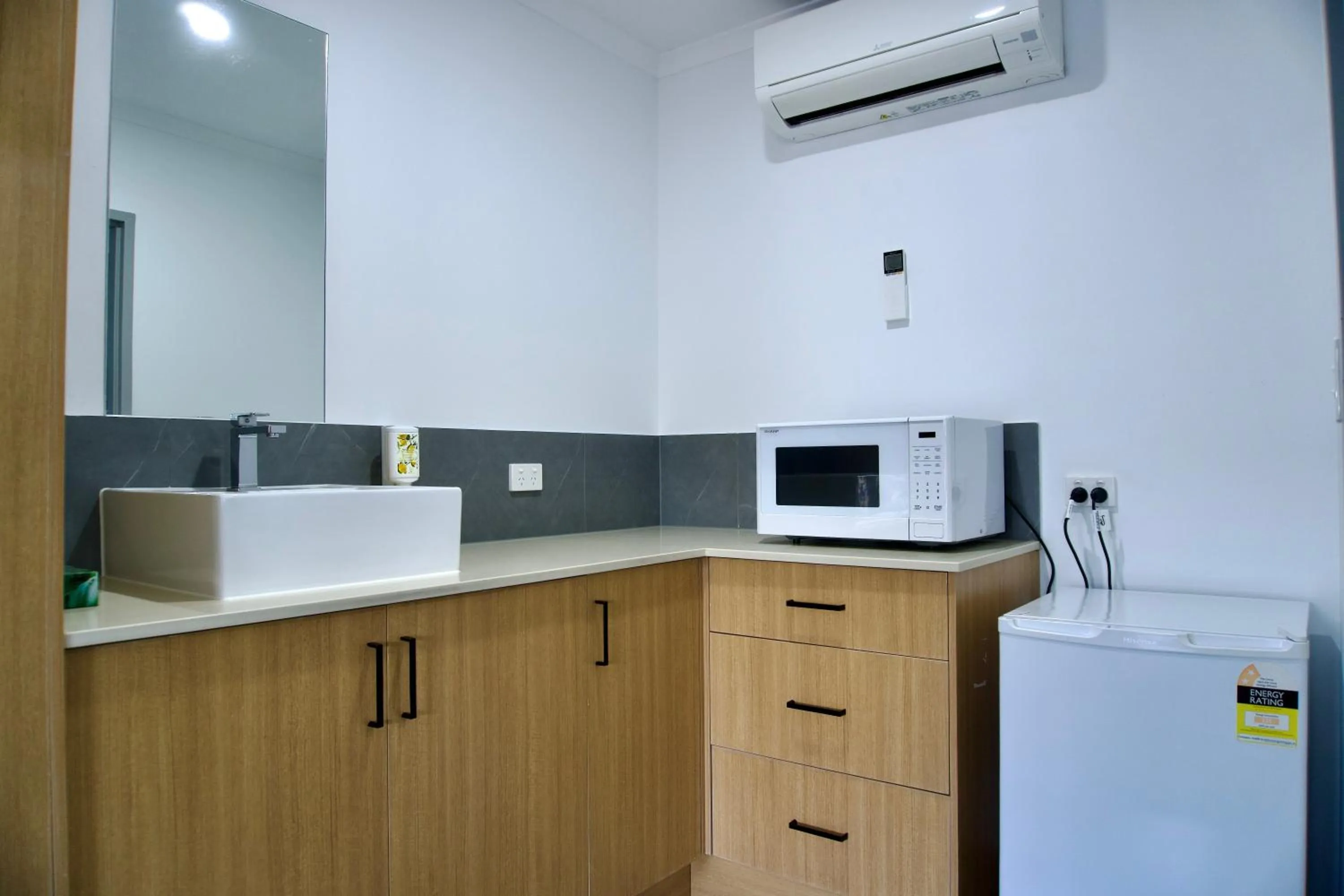 Kitchen or kitchenette in Ararat Colonial Lodge Motel
