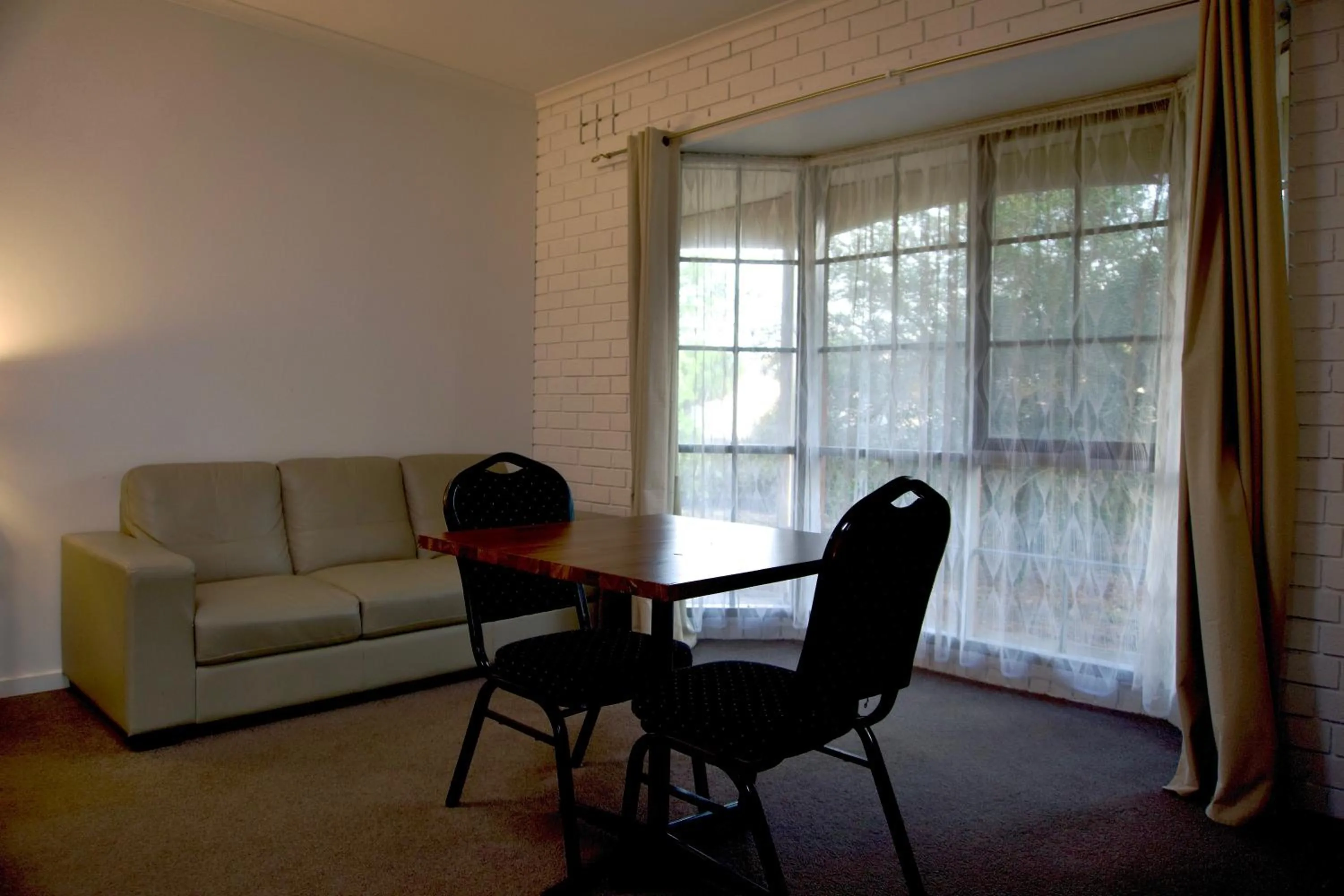 Seating area in Ararat Colonial Lodge Motel