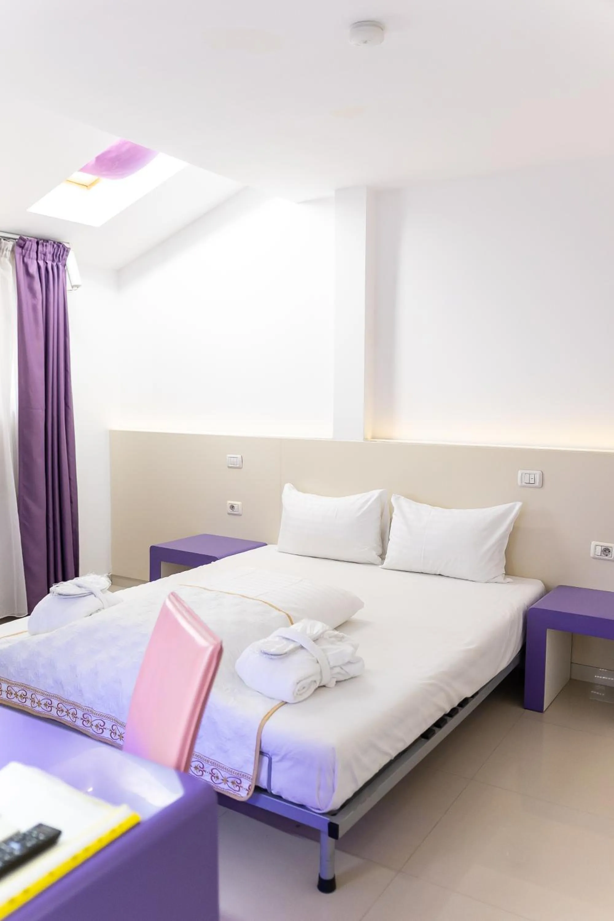 Bed in Hotel Christina Plus