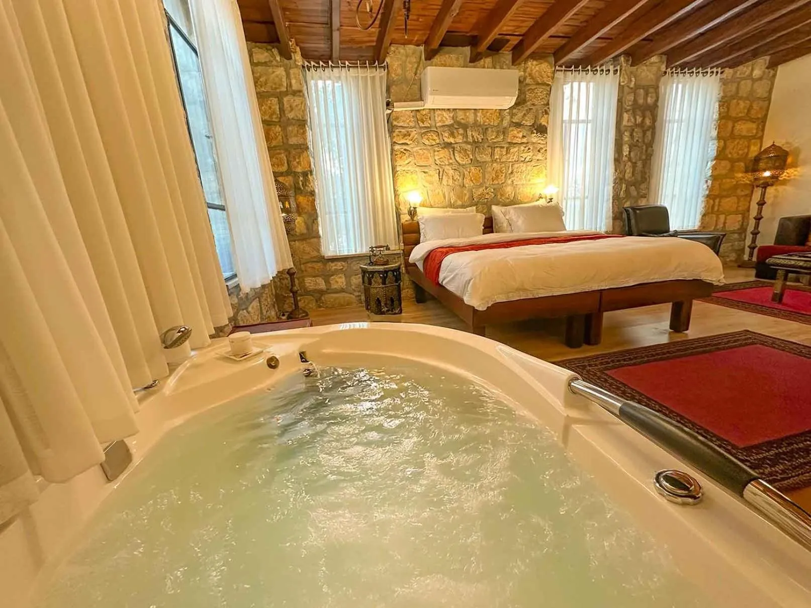 Bed in Beit Shalom Historical boutique Hotel