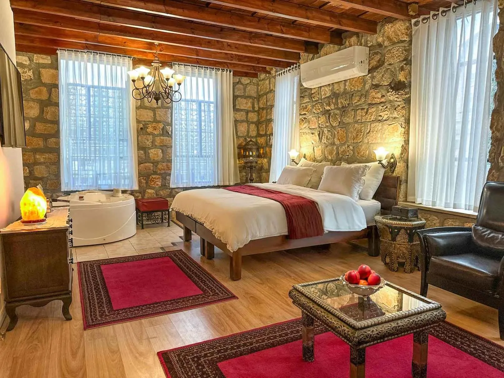 Bed in Beit Shalom Historical boutique Hotel