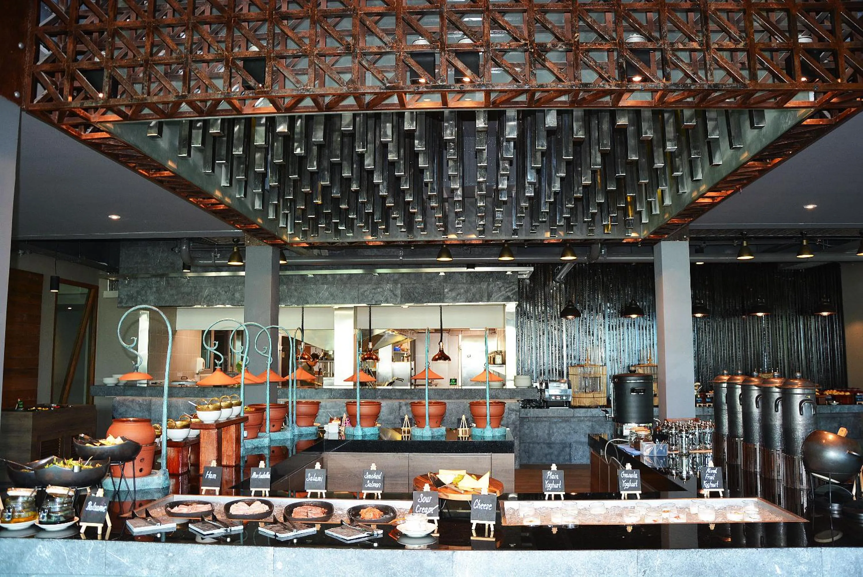 Restaurant/places to eat in Fusion Suites Phuket Patong