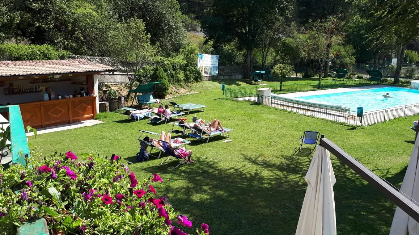 Swimming pool in Hotel Bamby