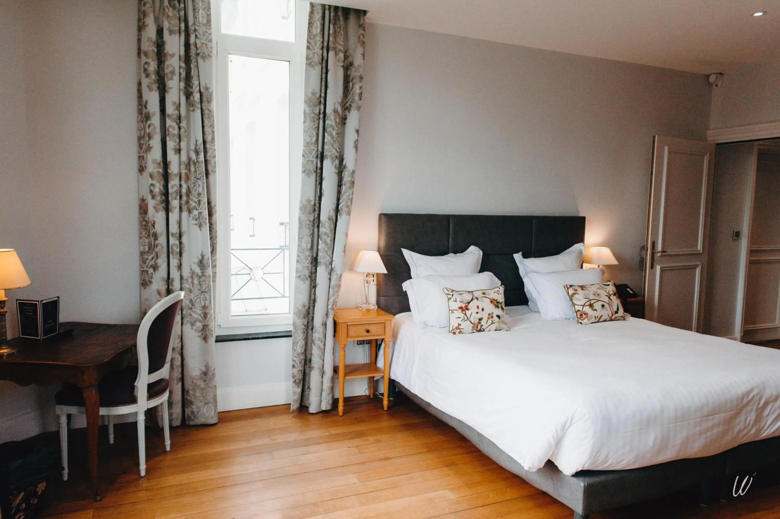 Bed in Hôtel Château de la Marlière