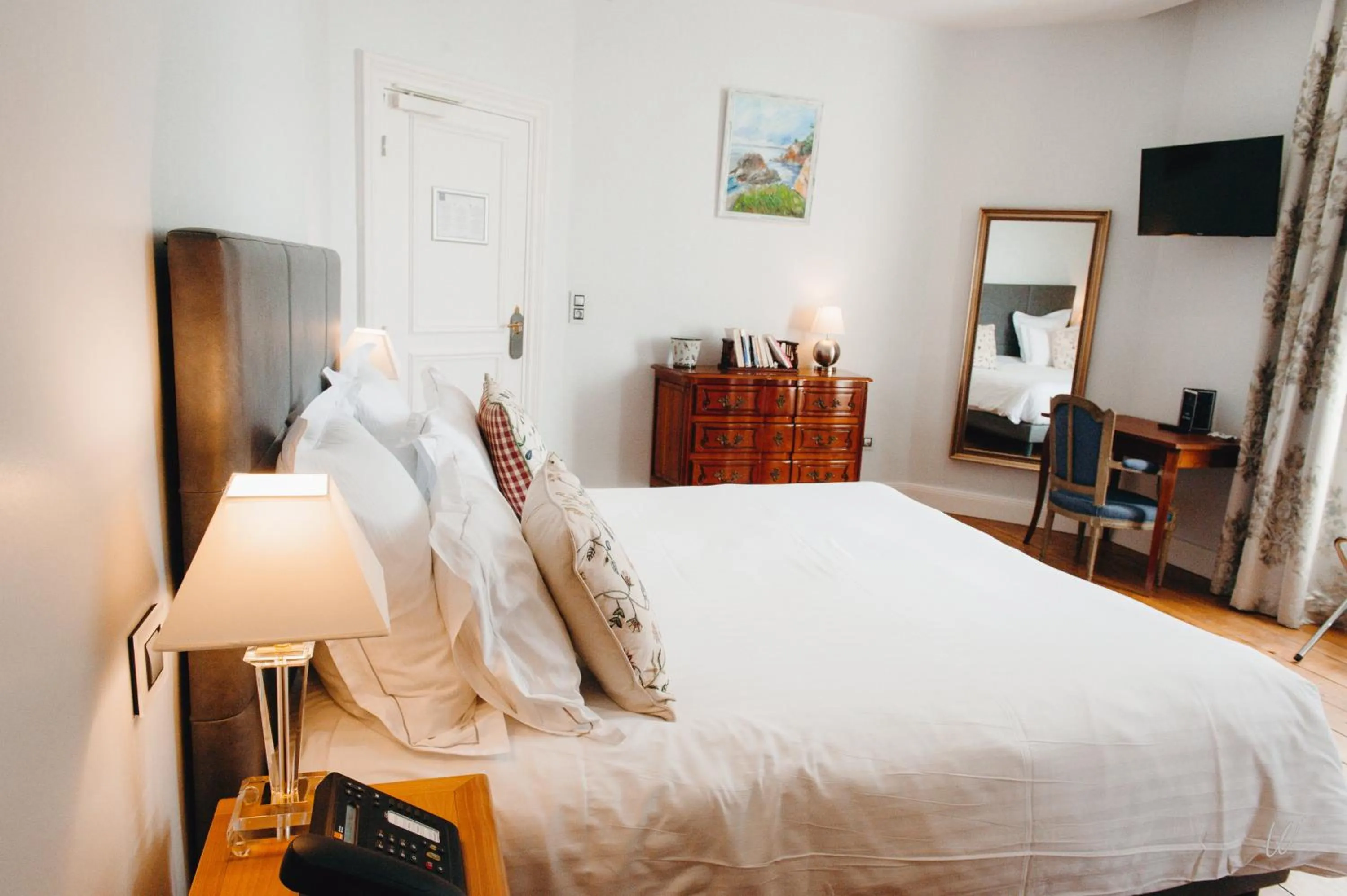 Bed in Hôtel Château de la Marlière