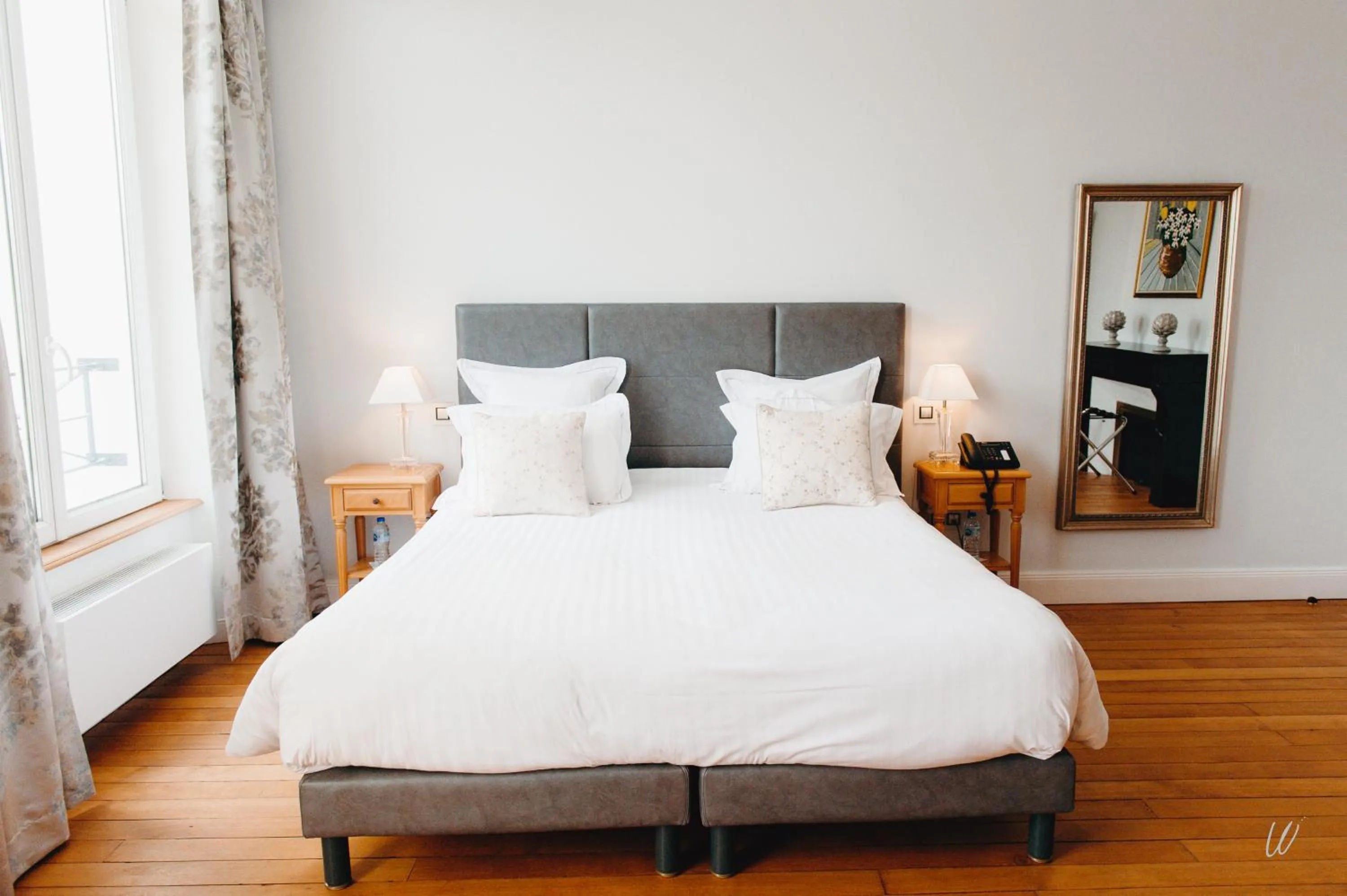 Bed in Hôtel Château de la Marlière