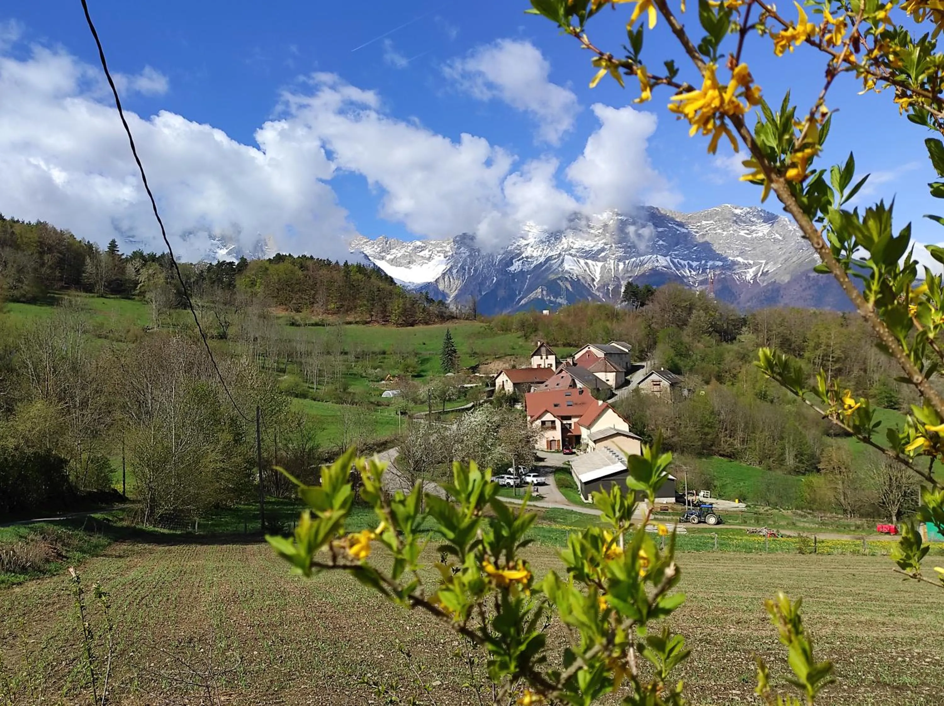 Property building in Les Clarines Perceneige - Chambre d'Hôtes Vue Sur Montagne & SPA