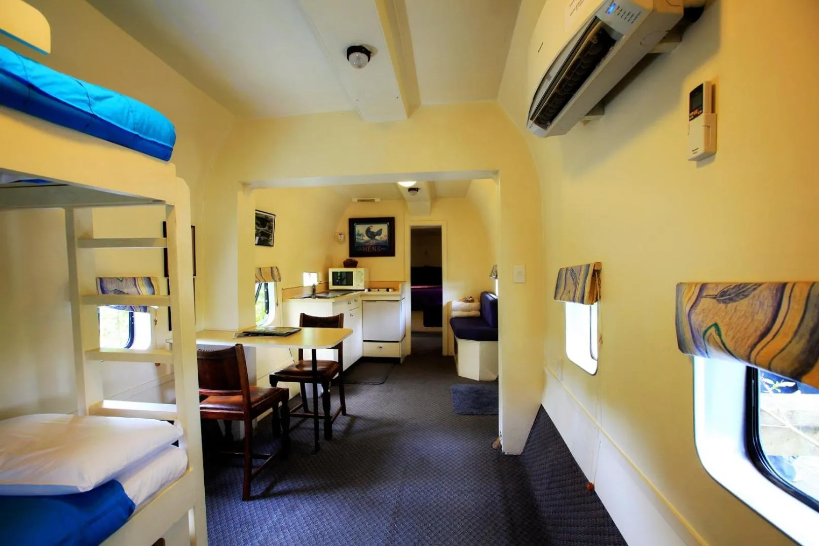 Living room, Bed in Woodlyn Park Motel