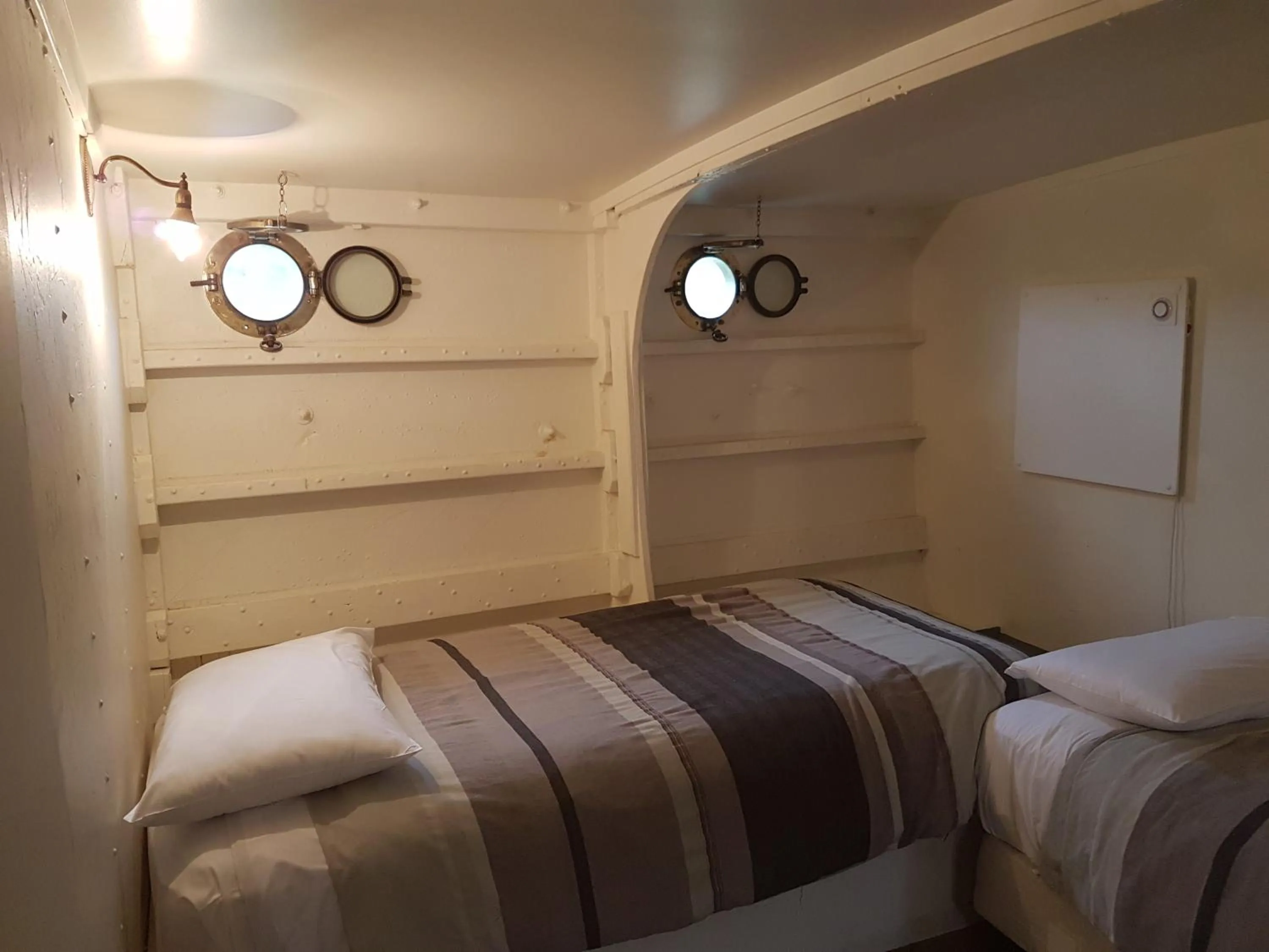 Bedroom, Bed in Woodlyn Park Motel