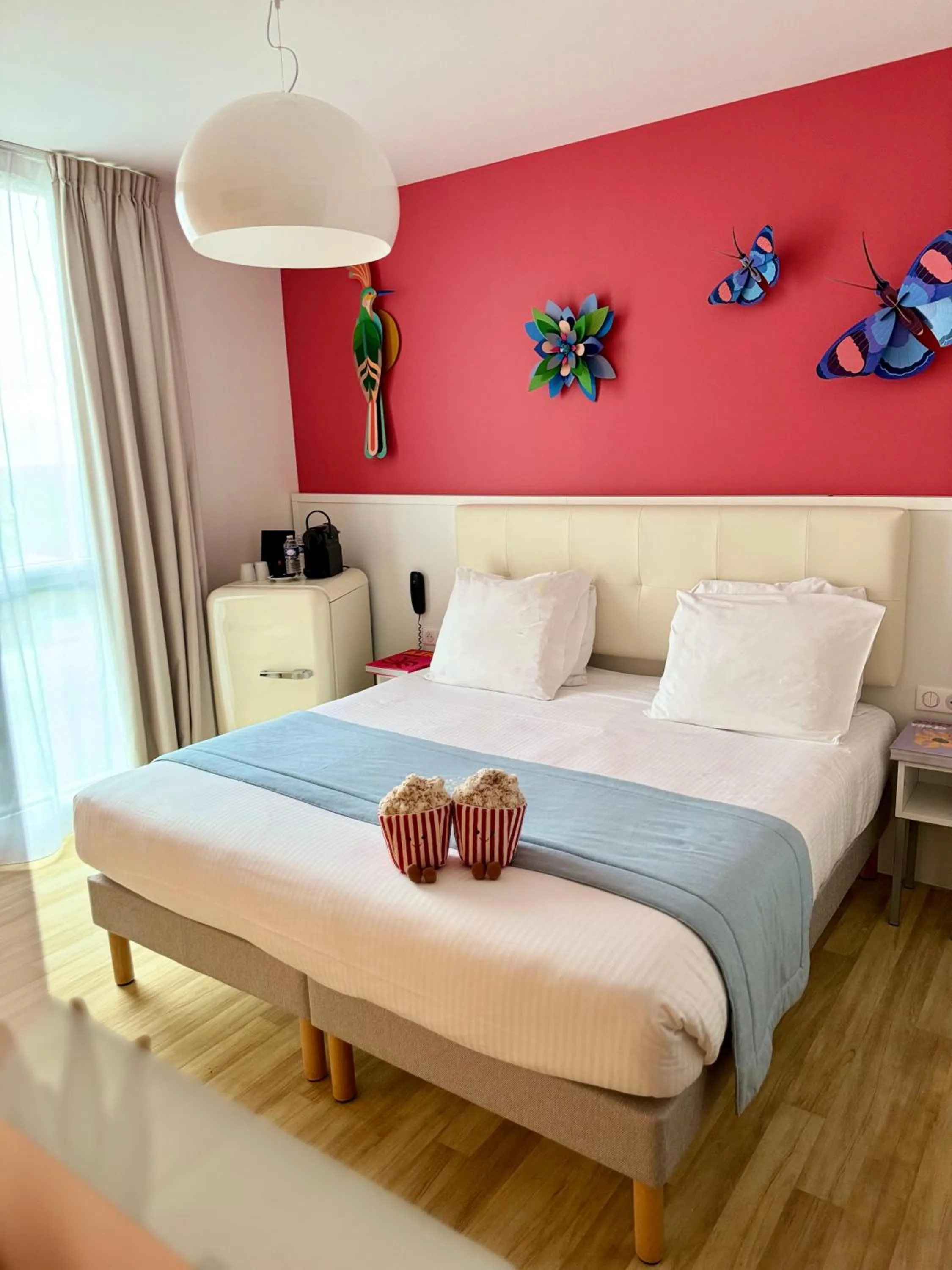 Photo of the whole room, Bed in Hôtel Omnubo Collection