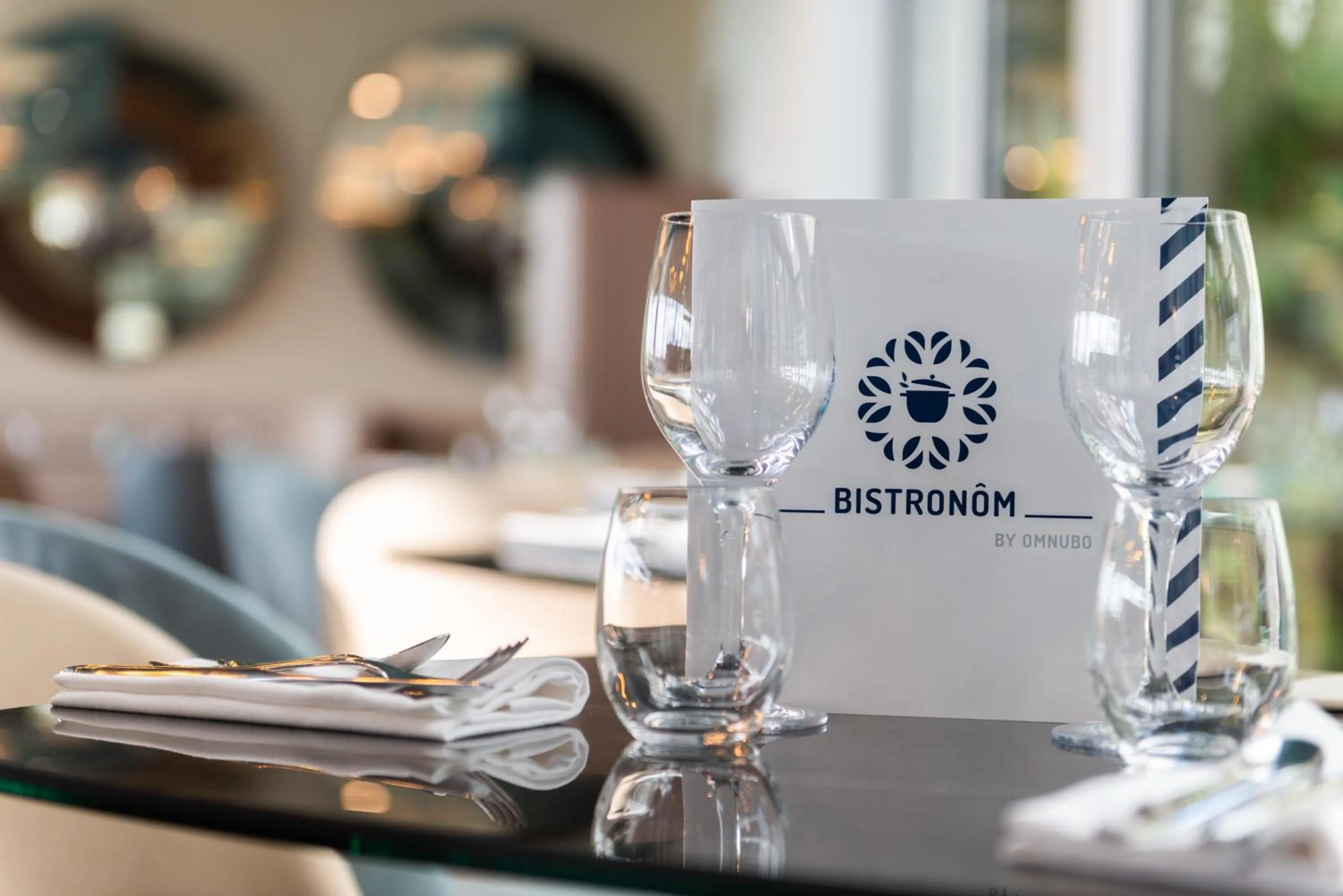 Restaurant/places to eat in Hôtel Omnubo Collection