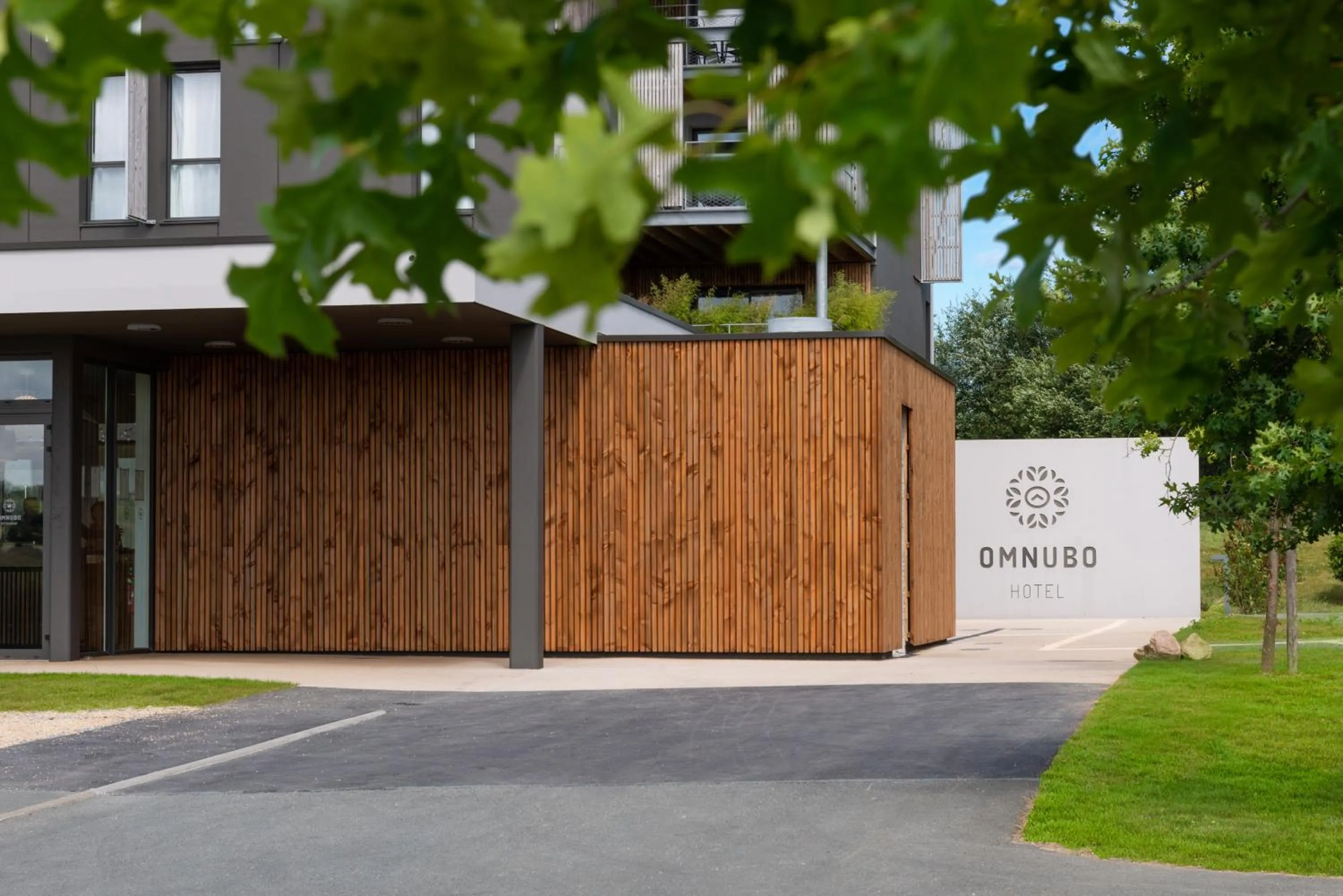 Facade/entrance in Hôtel Omnubo Collection