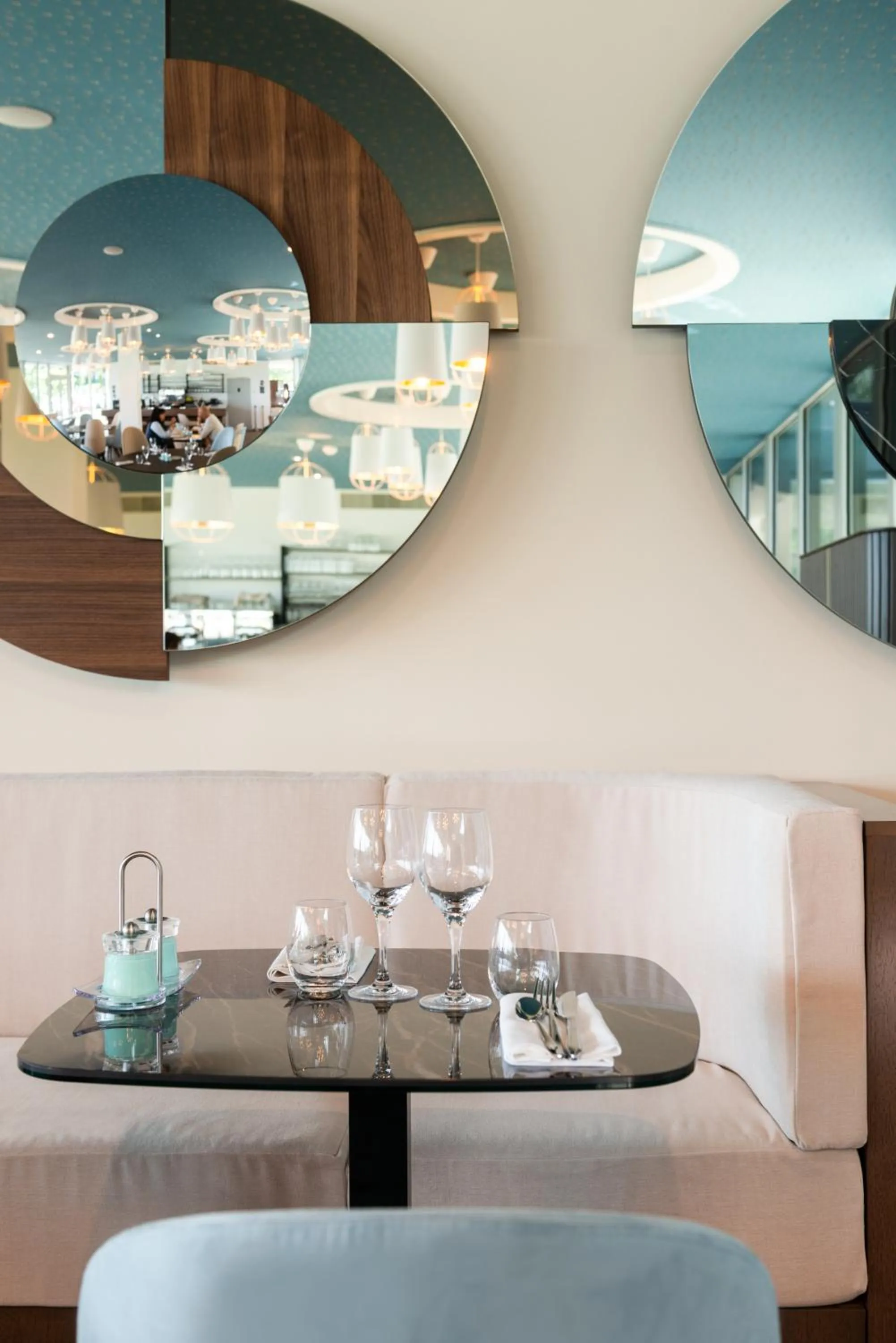 Restaurant/places to eat in Hôtel Omnubo Collection