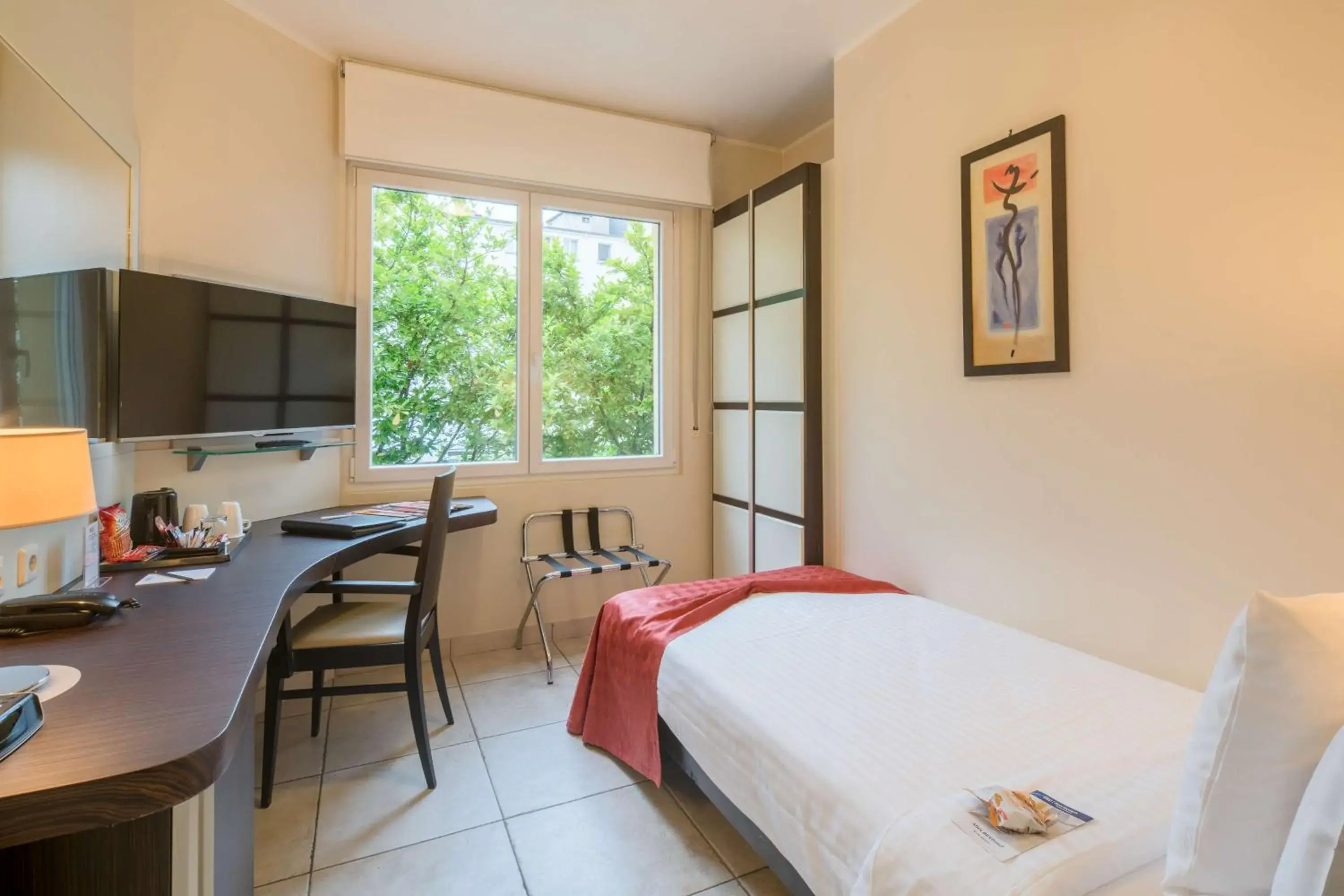 Superior Single Room in Best Western Plus Grand Hotel Victor Hugo Superior Single Room in Best Western Plus Grand Hotel Victor Hugo