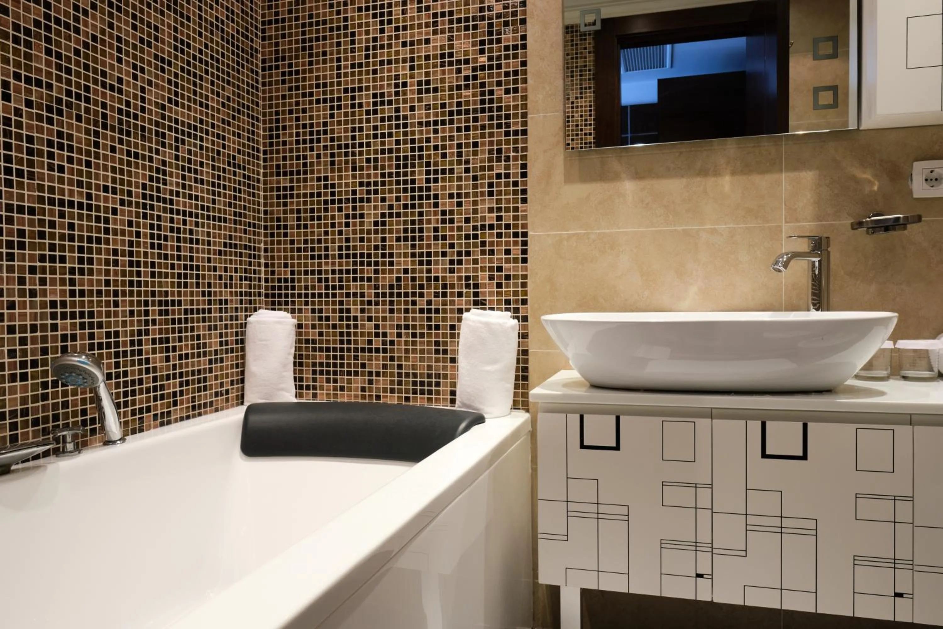 Bathroom in Palmeiras Suite Hotel