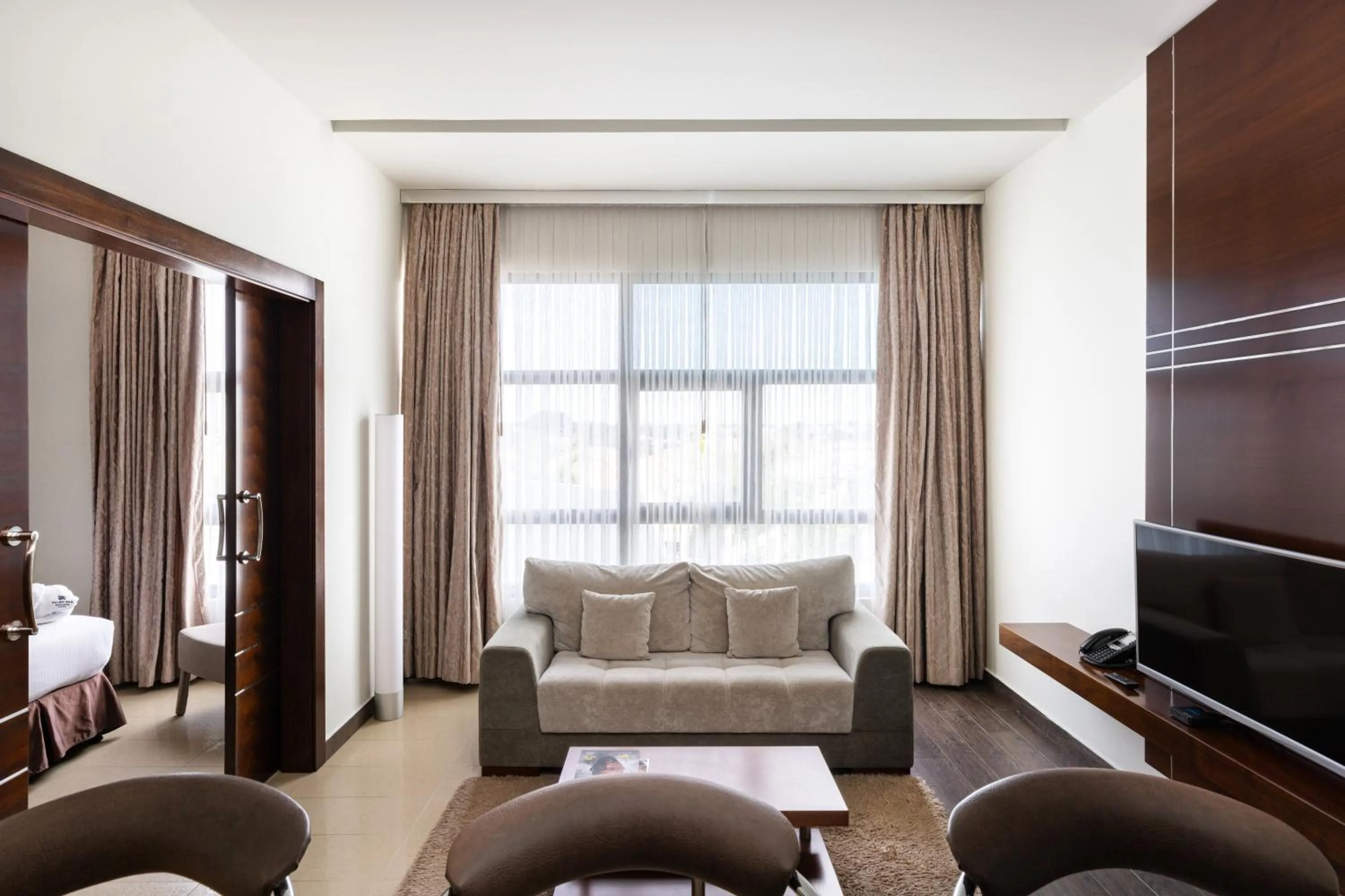 TV and multimedia in Palmeiras Suite Hotel