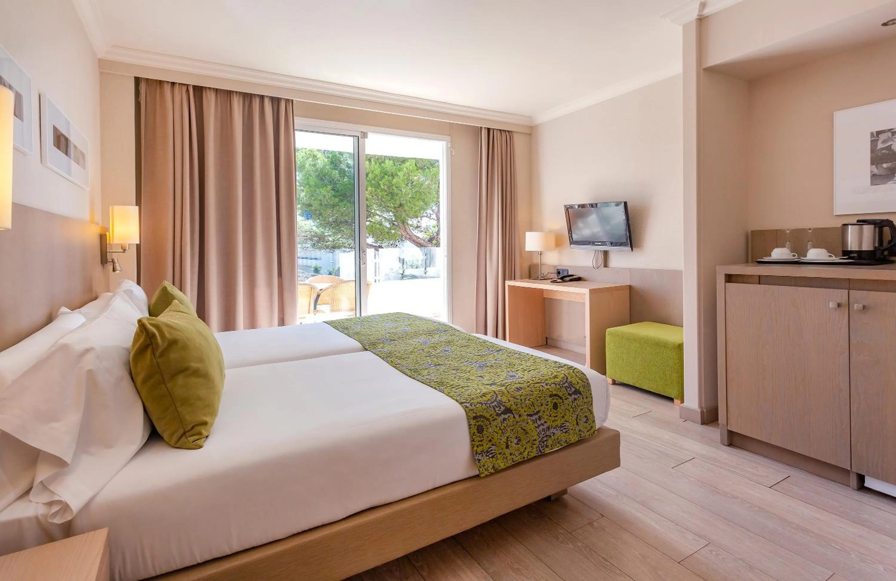 Living room, Bed in Marins Playa