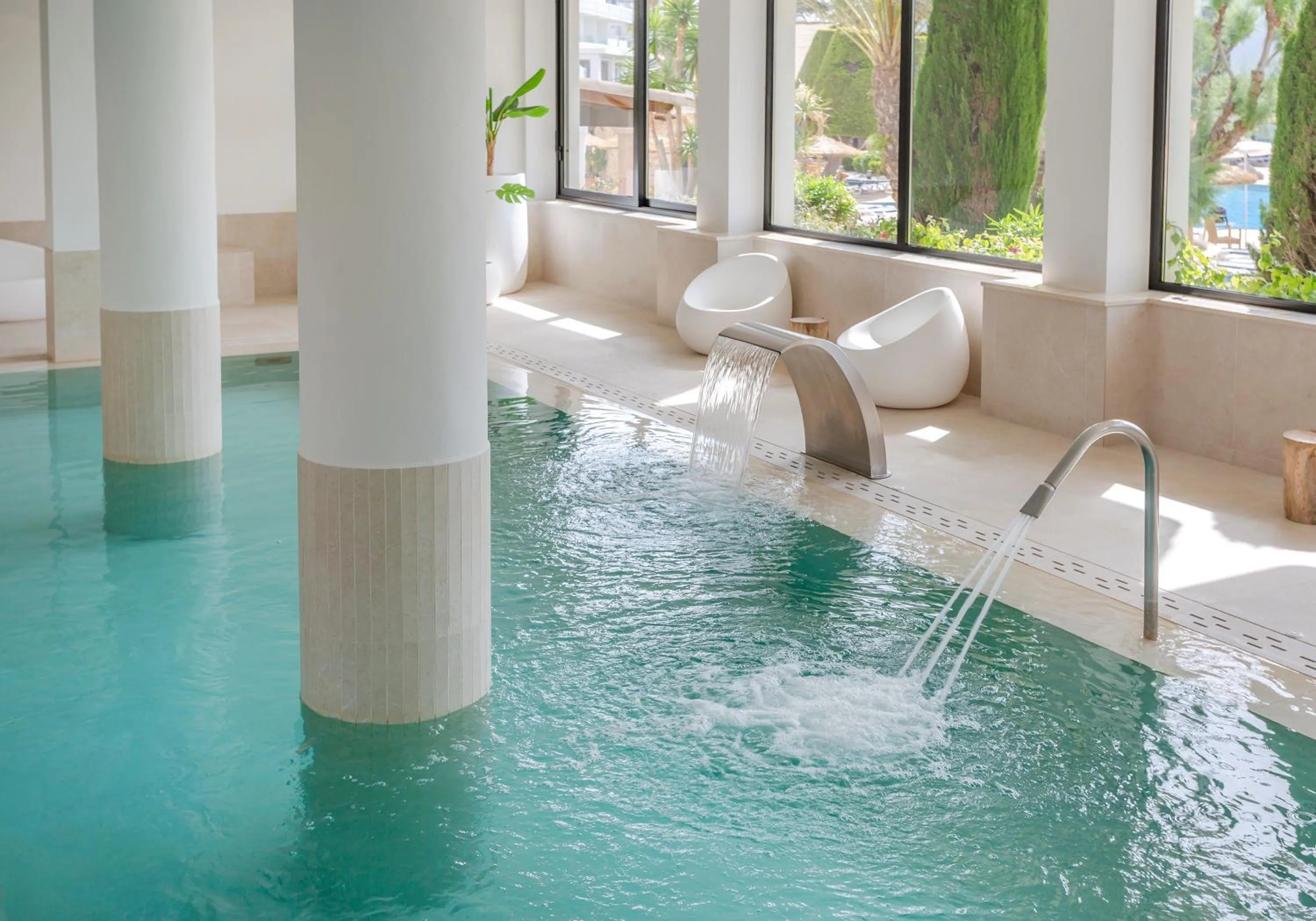 Swimming pool in Marins Playa